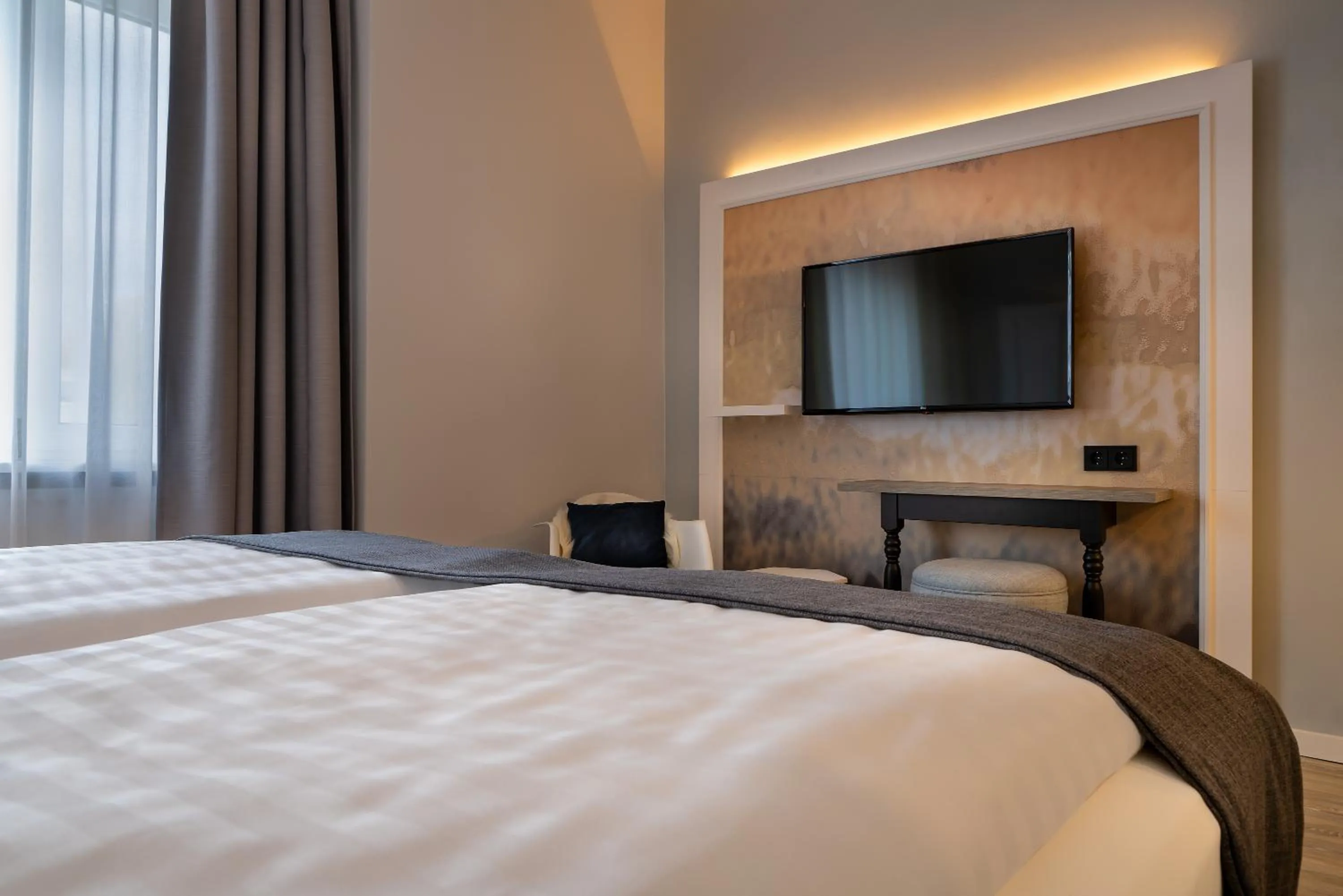 Photo of the whole room, Bed in Yggotel Ravn