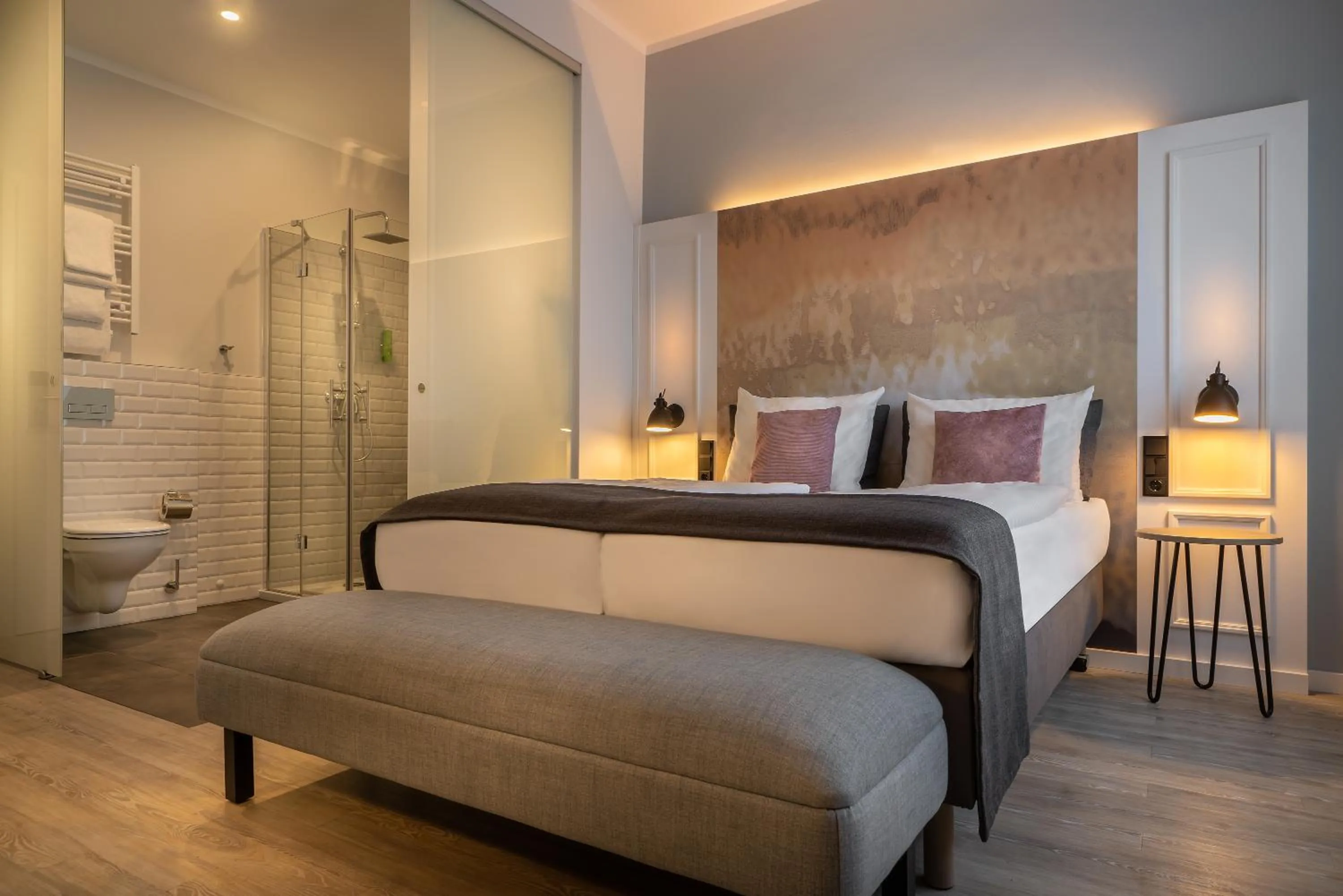 Photo of the whole room, Bed in Yggotel Ravn