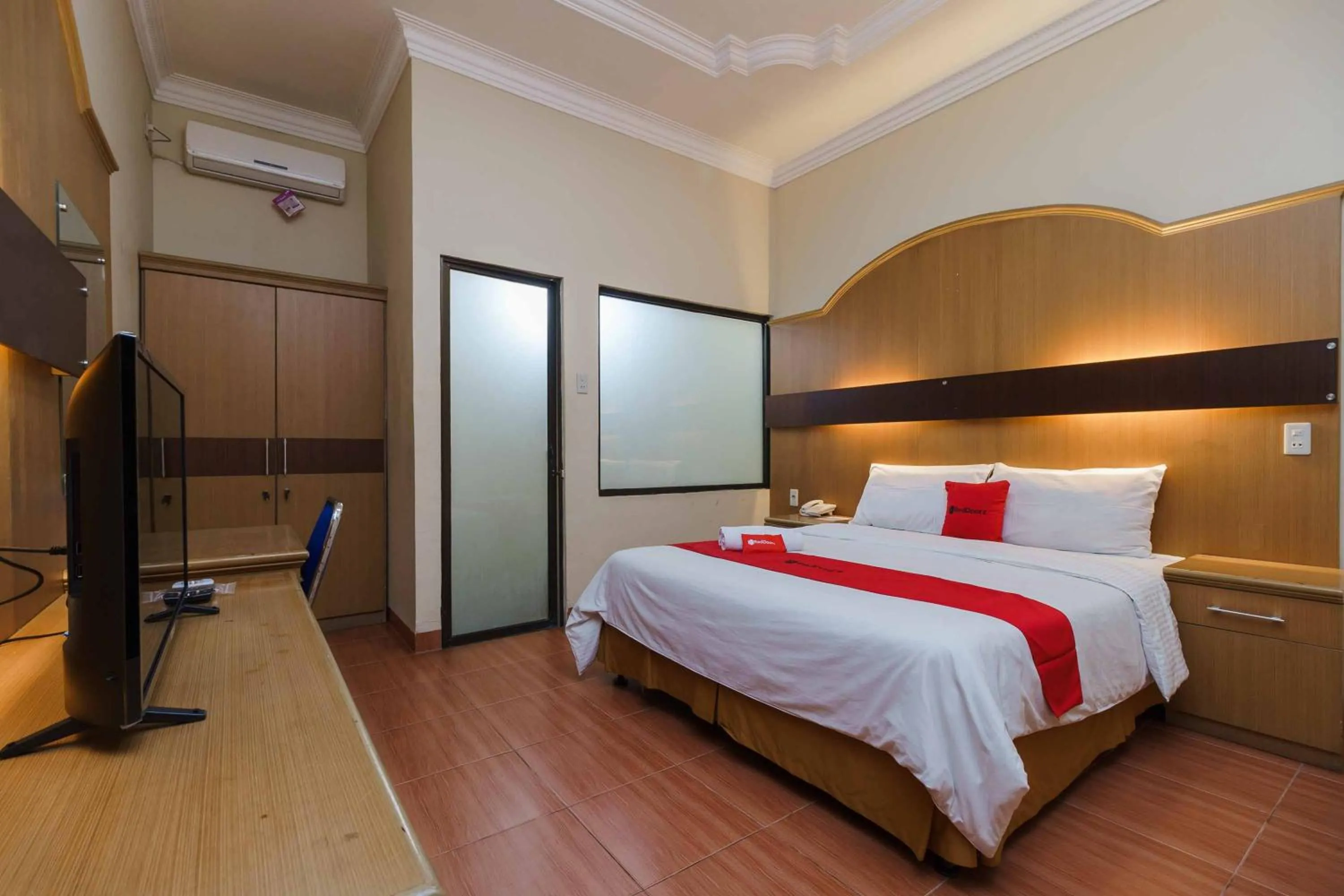 Bed in RedDoorz near RS Harapan Pematang Siantar