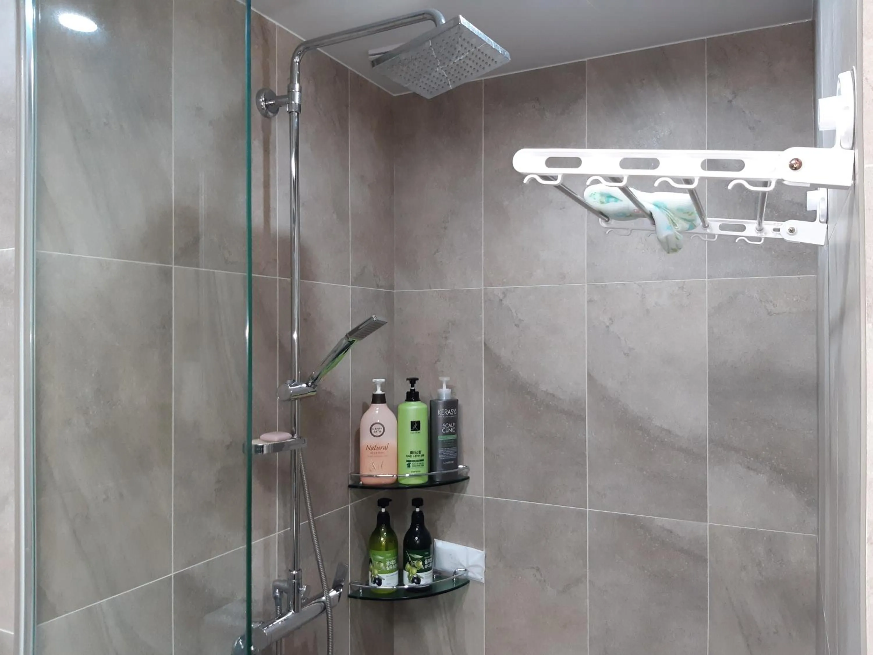 Shower in SunriseHotel JuniorSuite room11F Ocean view, Netflix O