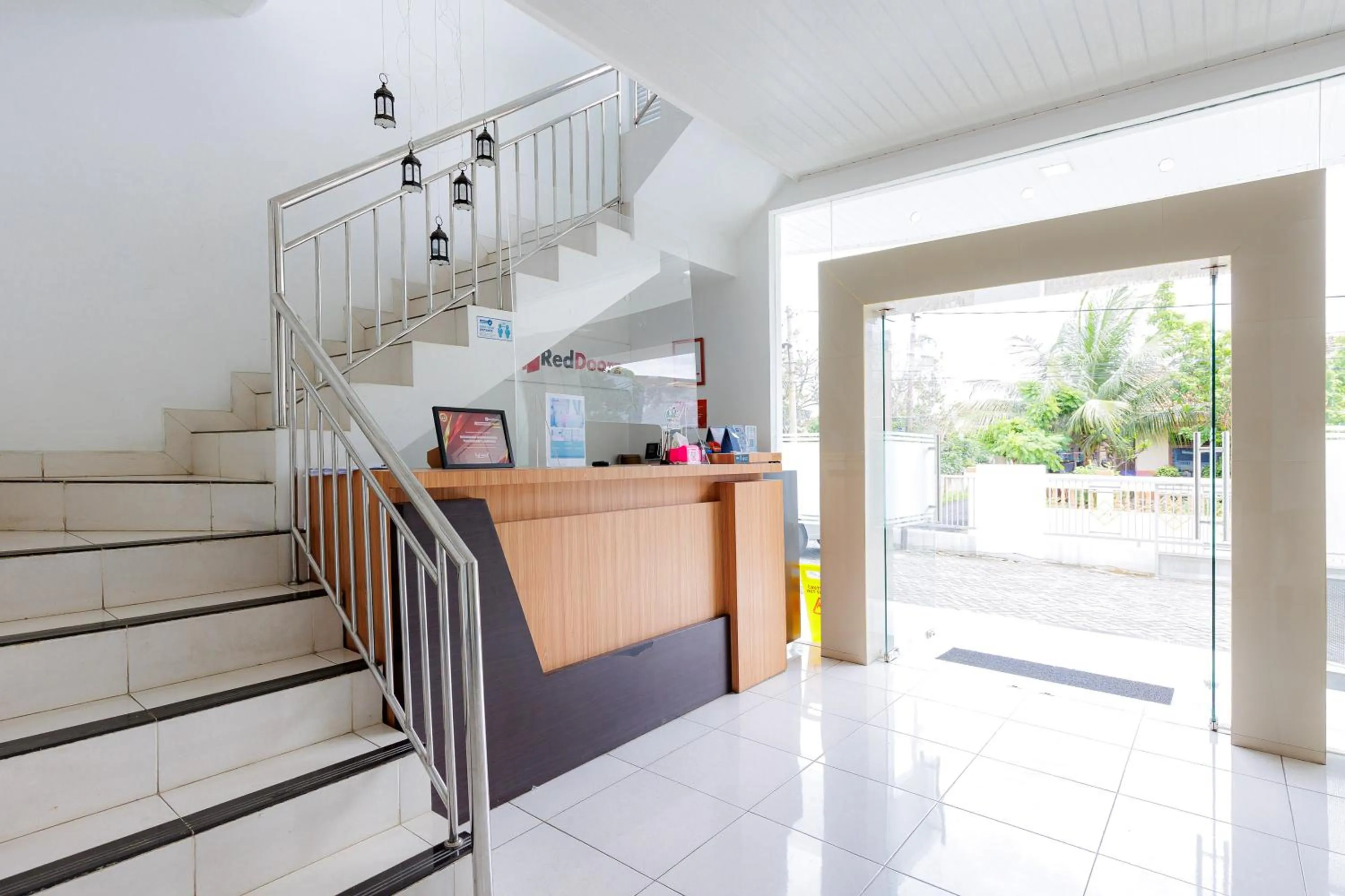 Lobby or reception in RedDoorz Syariah near Transmart Lampung