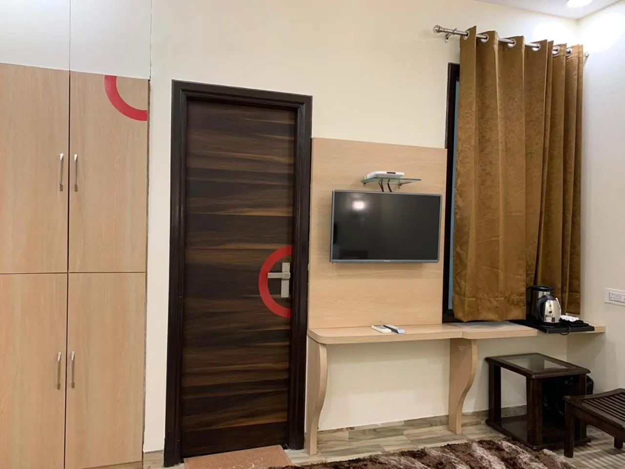 TV and multimedia in Hotel Heaven View - 50m From Golden Temple