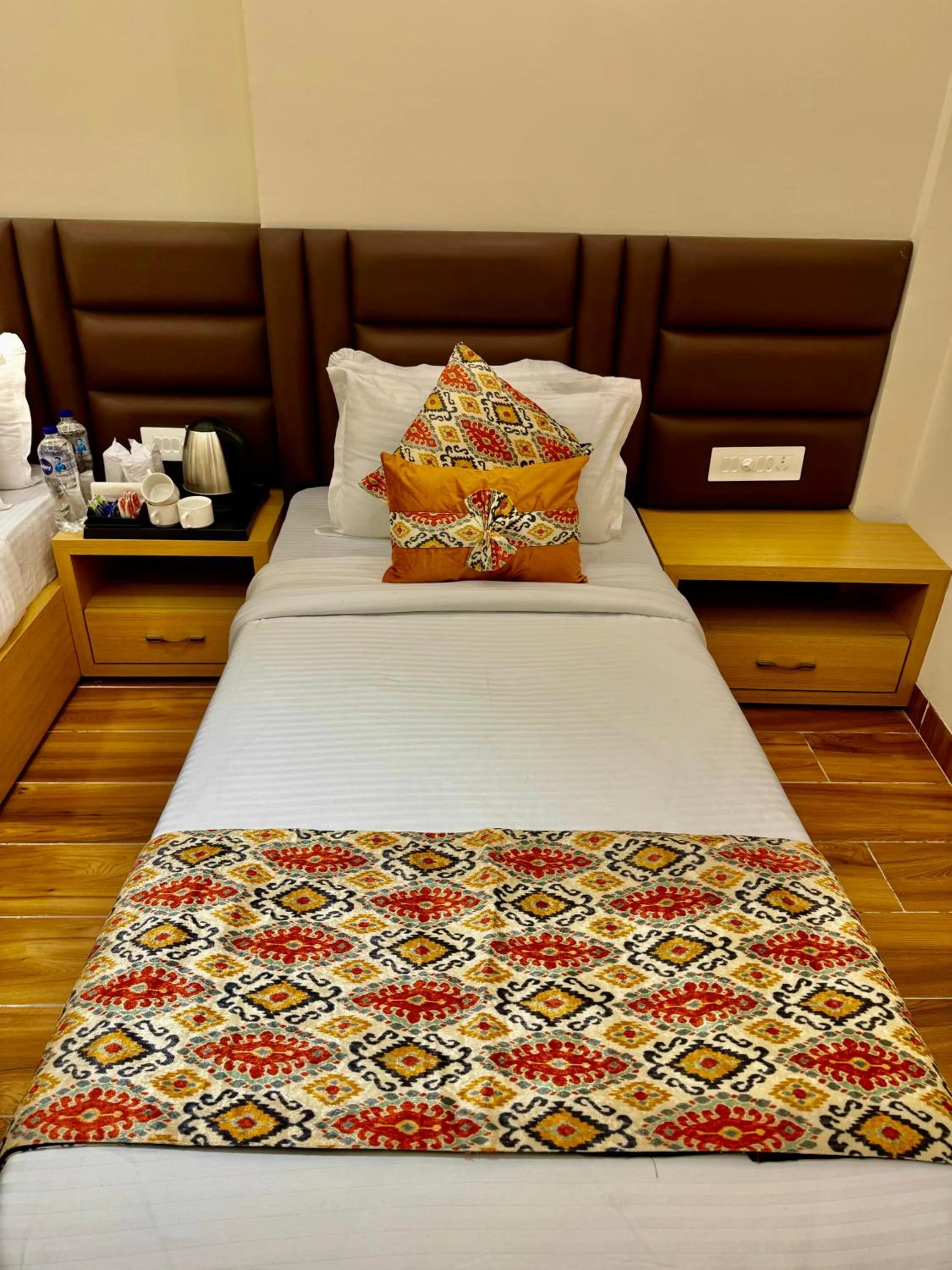 Bedroom, Bed in Hotel Heaven View - 50m From Golden Temple