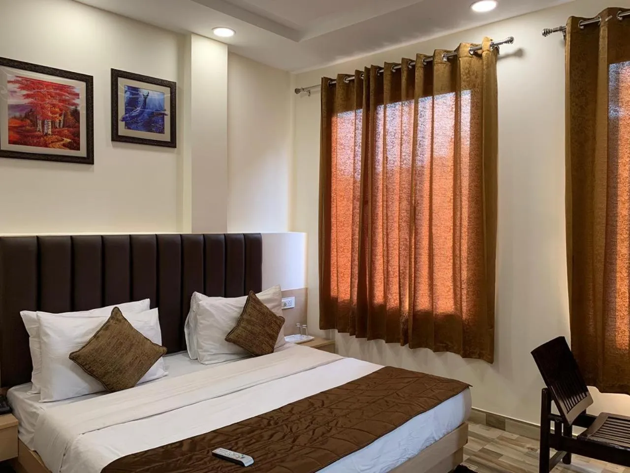 Bedroom, Bed in Hotel Heaven View - 50m From Golden Temple