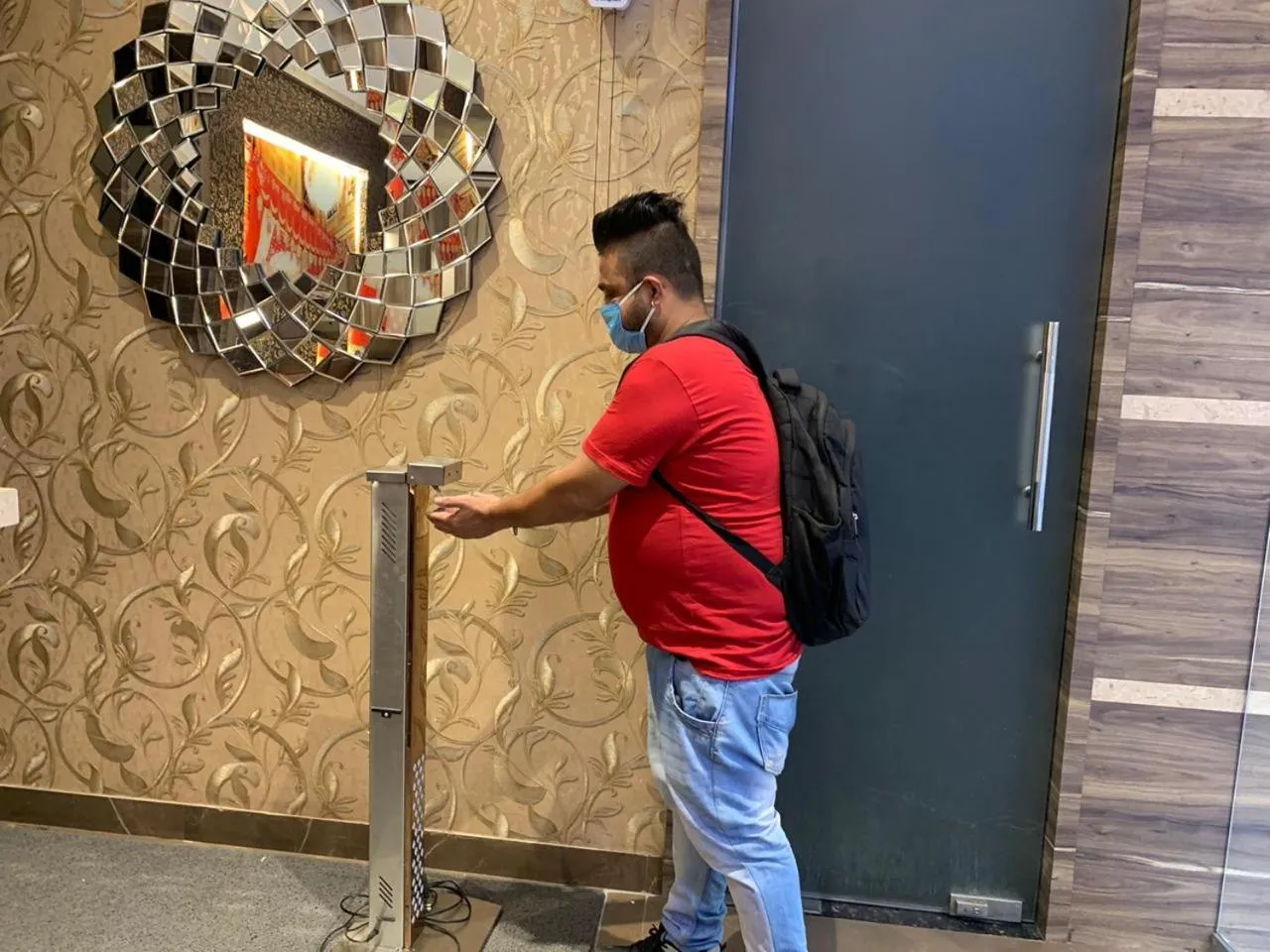 People in Hotel Heaven View - 50m From Golden Temple