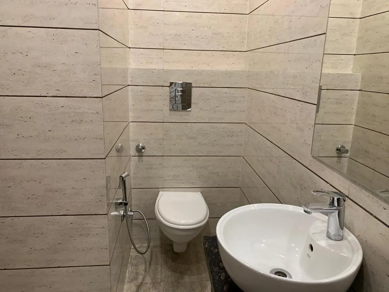 Shower in Hotel Heaven View - 50m From Golden Temple