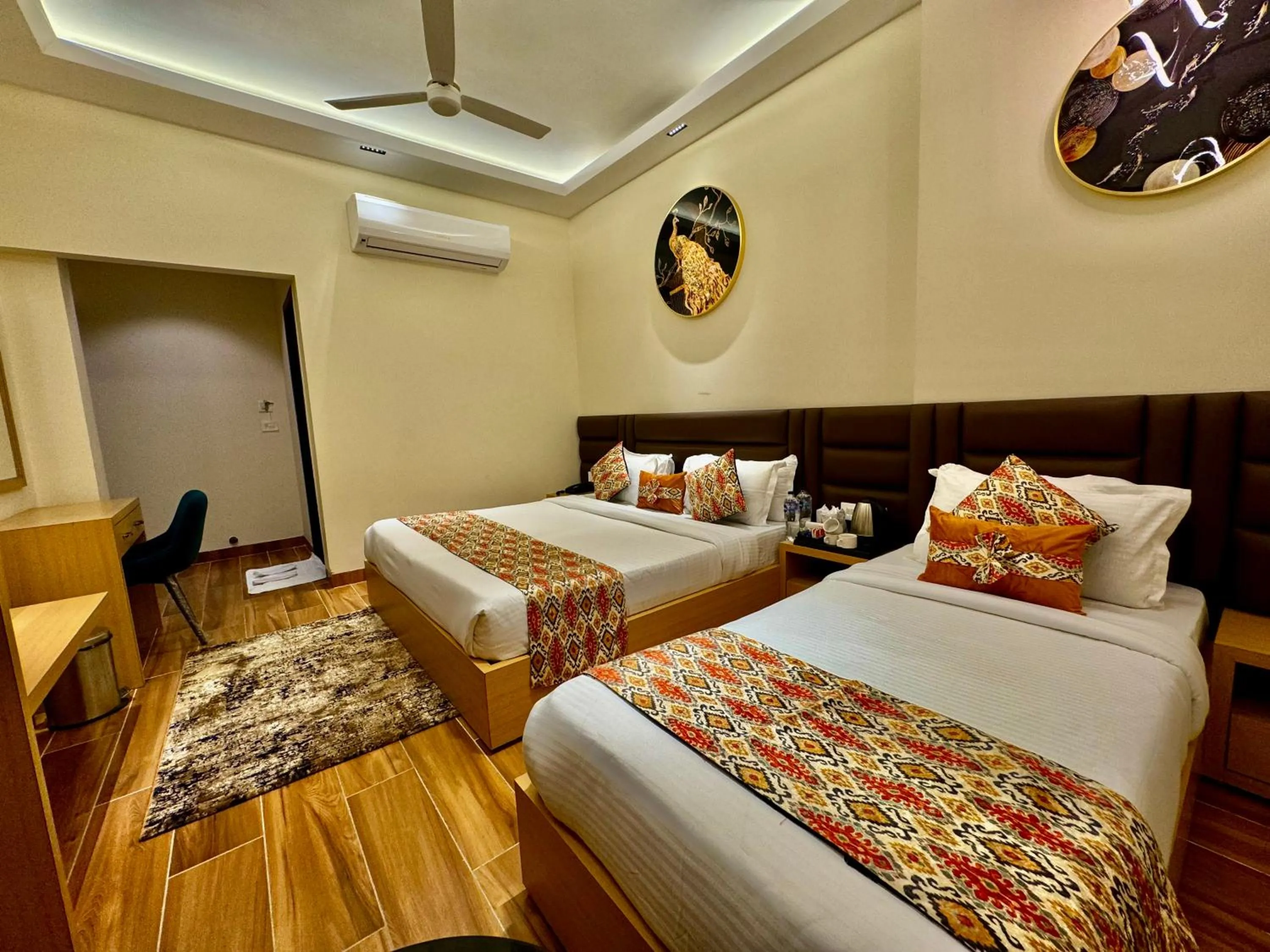 Photo of the whole room, Bed in Hotel Heaven View - 50m From Golden Temple