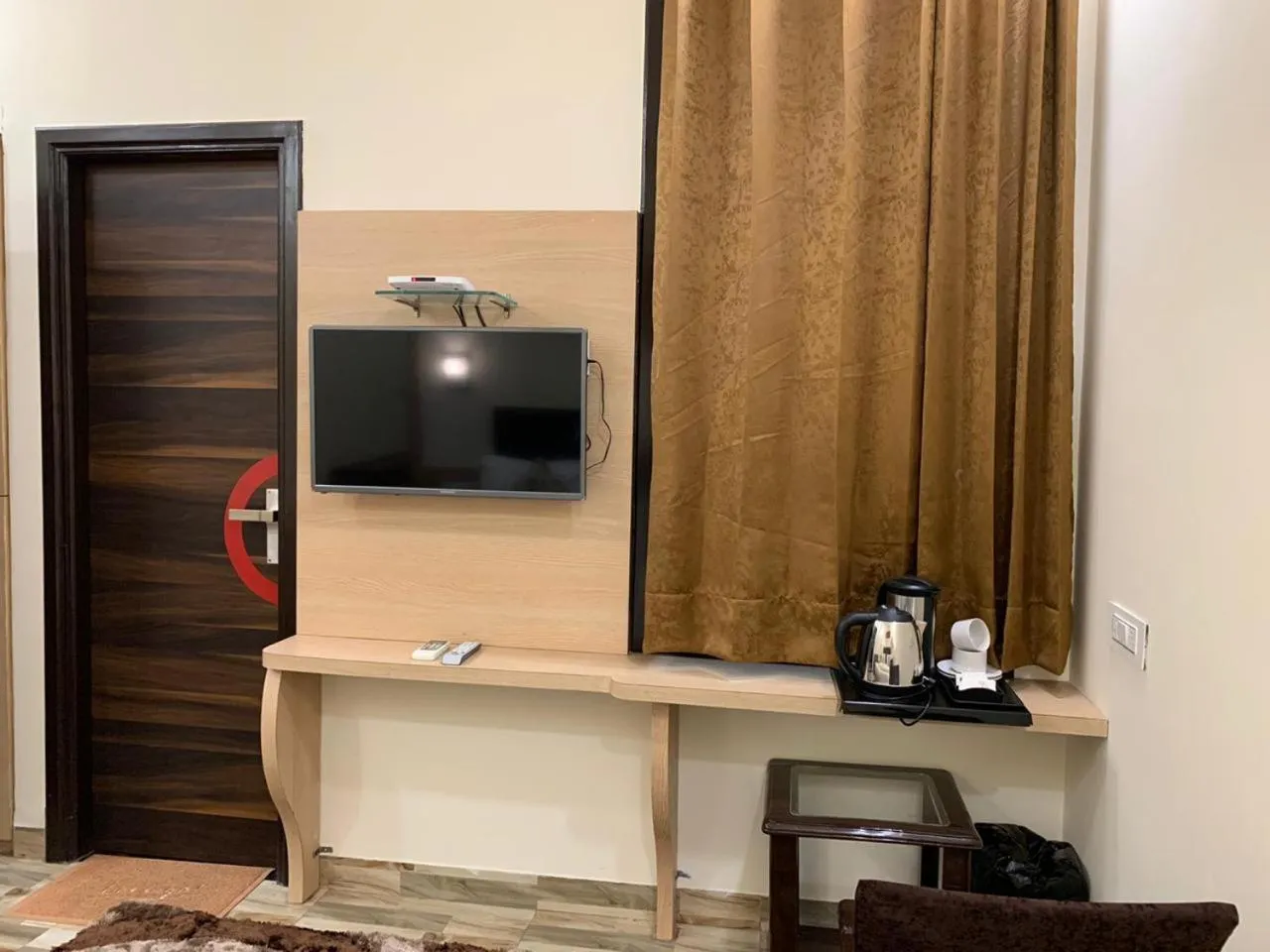 TV and multimedia in Hotel Heaven View - 50m From Golden Temple