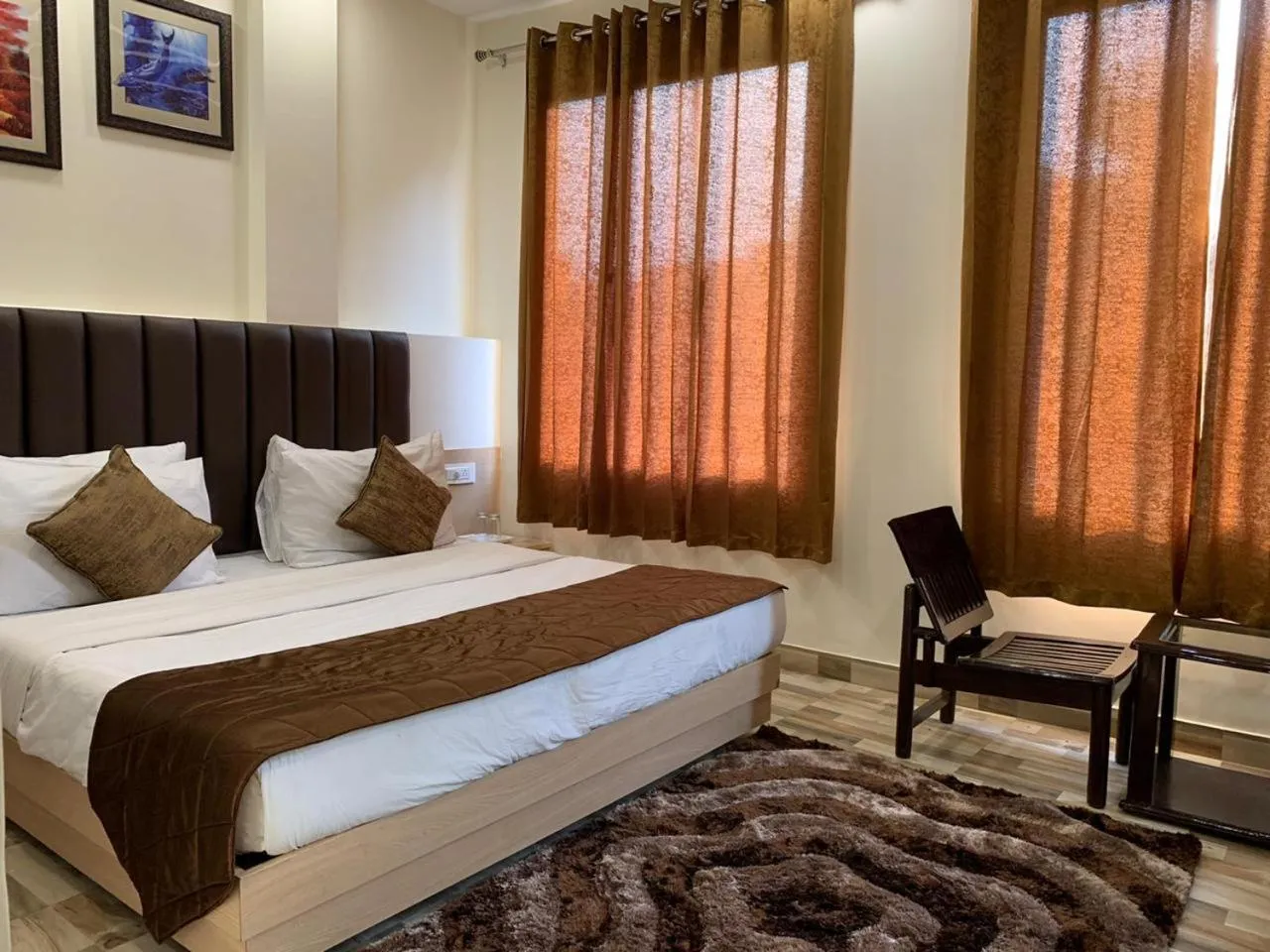 Photo of the whole room, Bed in Hotel Heaven View - 50m From Golden Temple