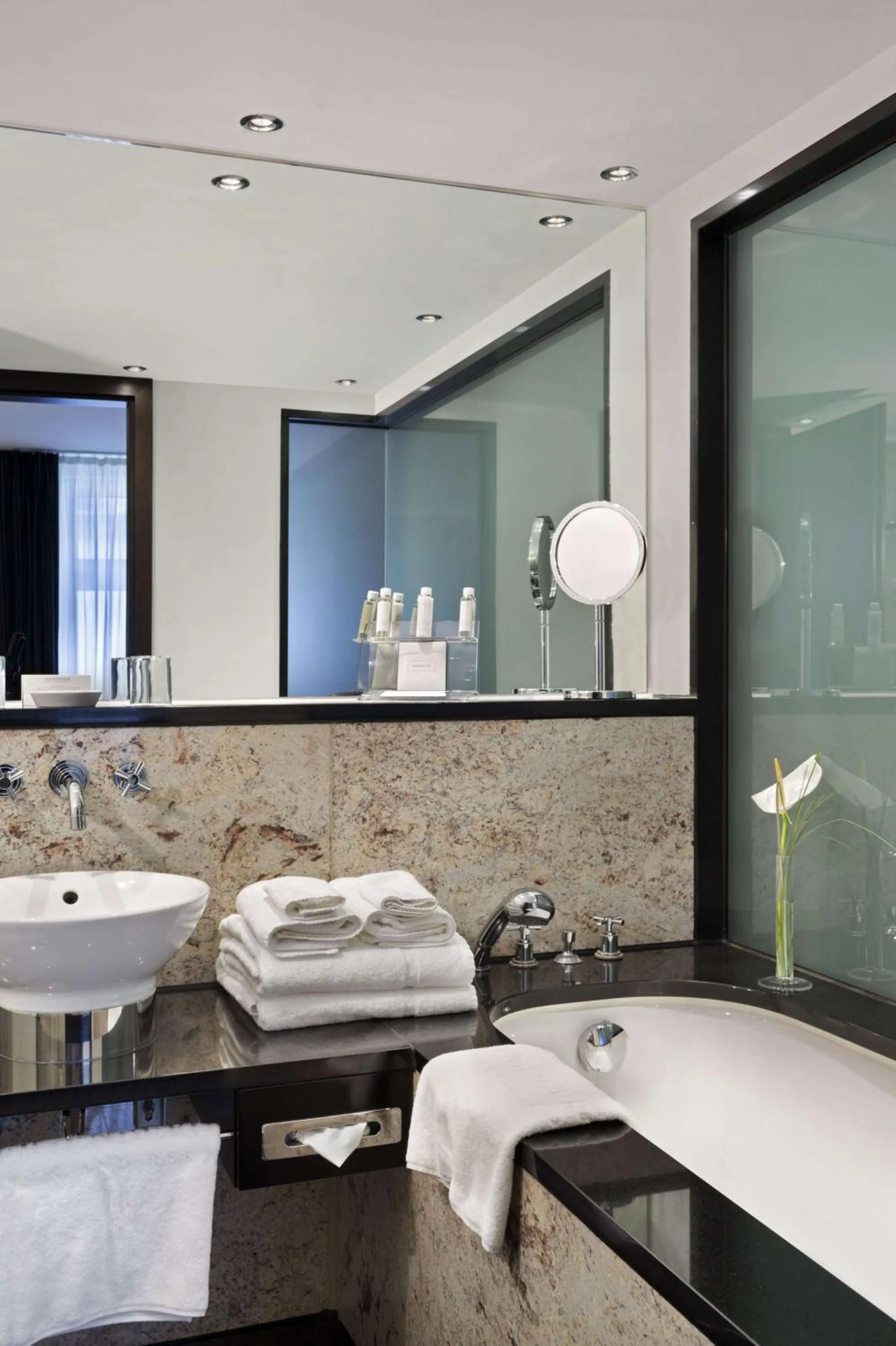 Hot Tub in Metropolitan Hotel by Flemings