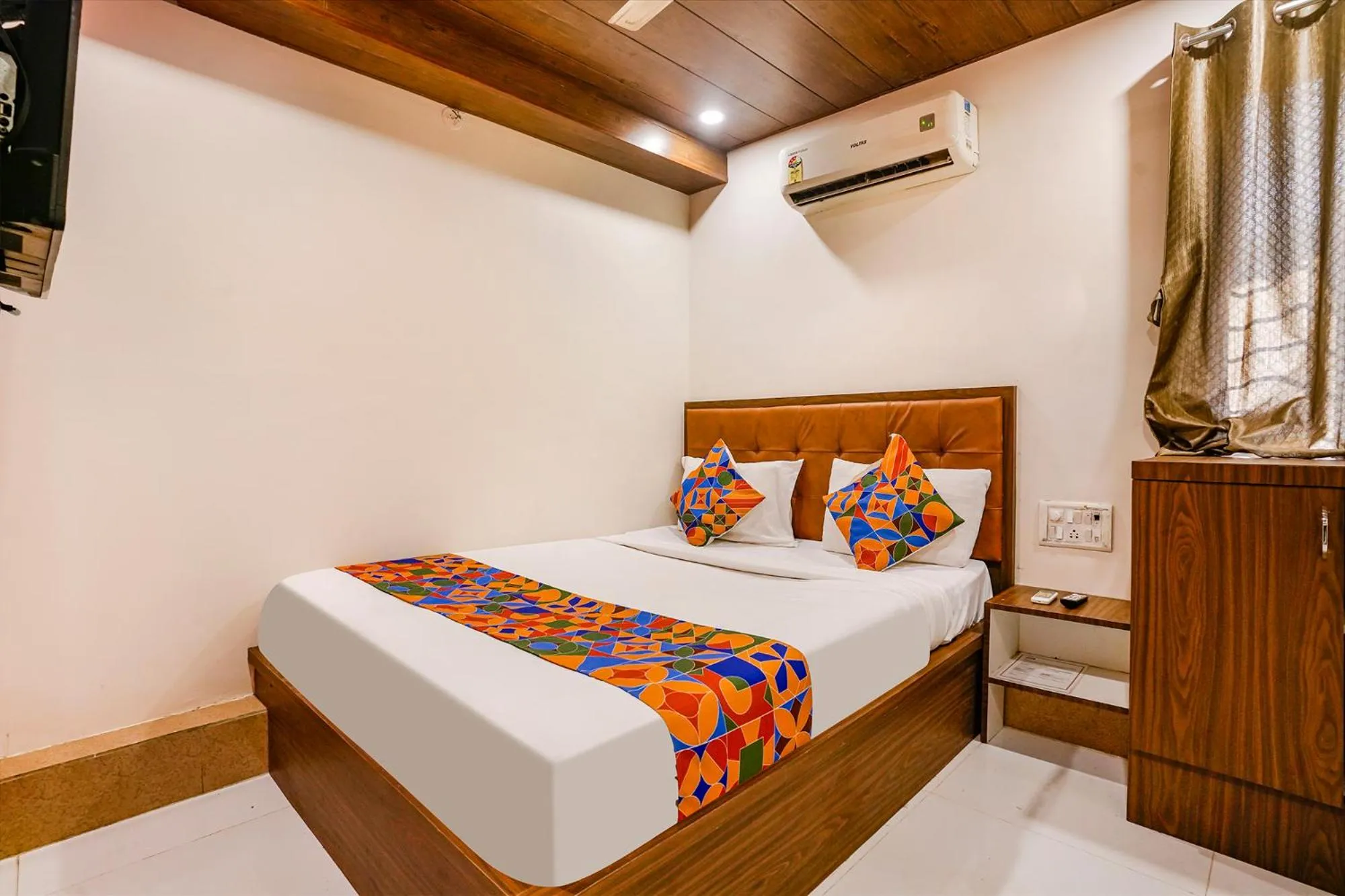 Bed in FabHotel The United - Nr Mumbai International Airport