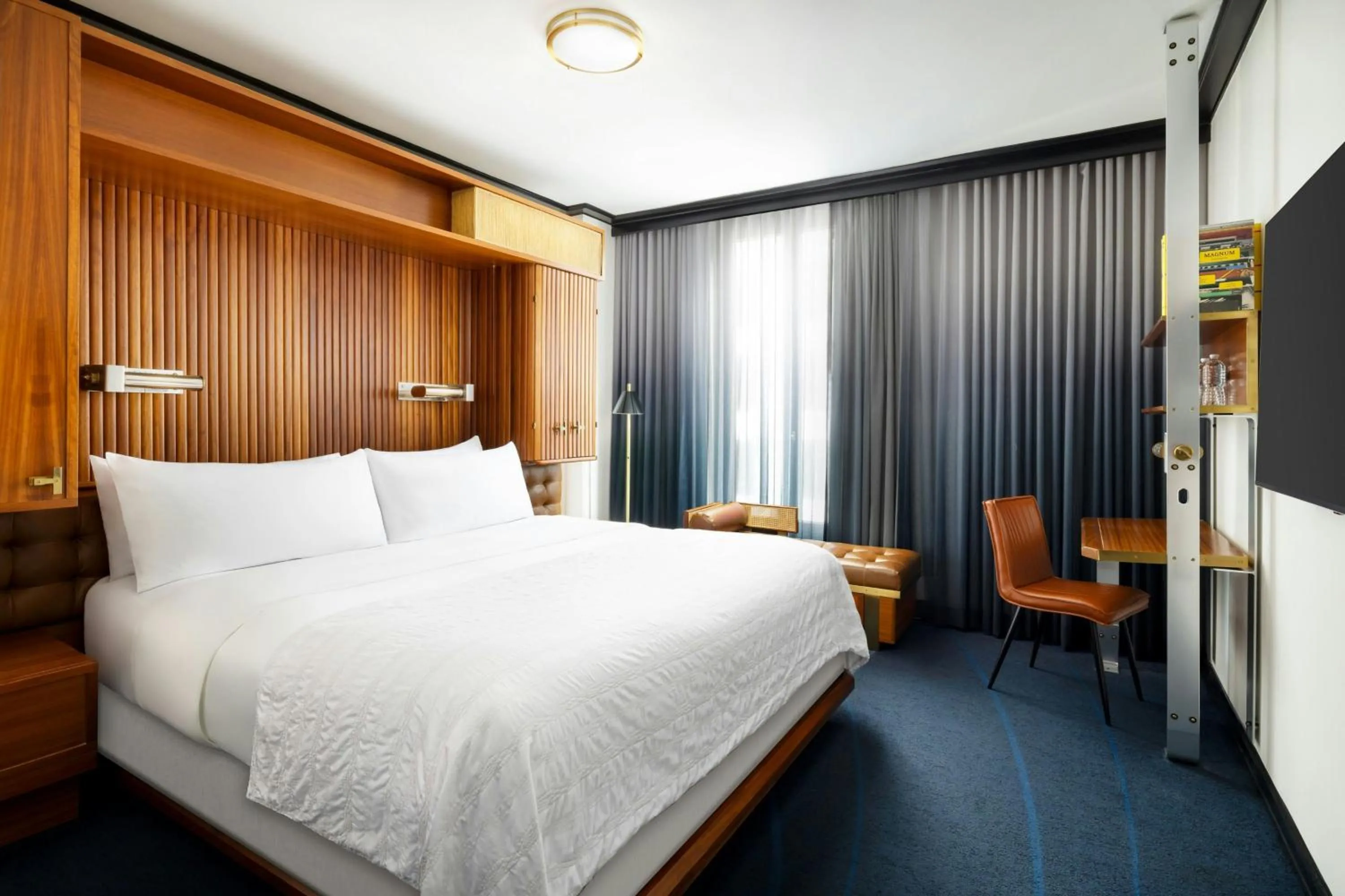 Photo of the whole room, Bed in Le Meridien New York, Central Park