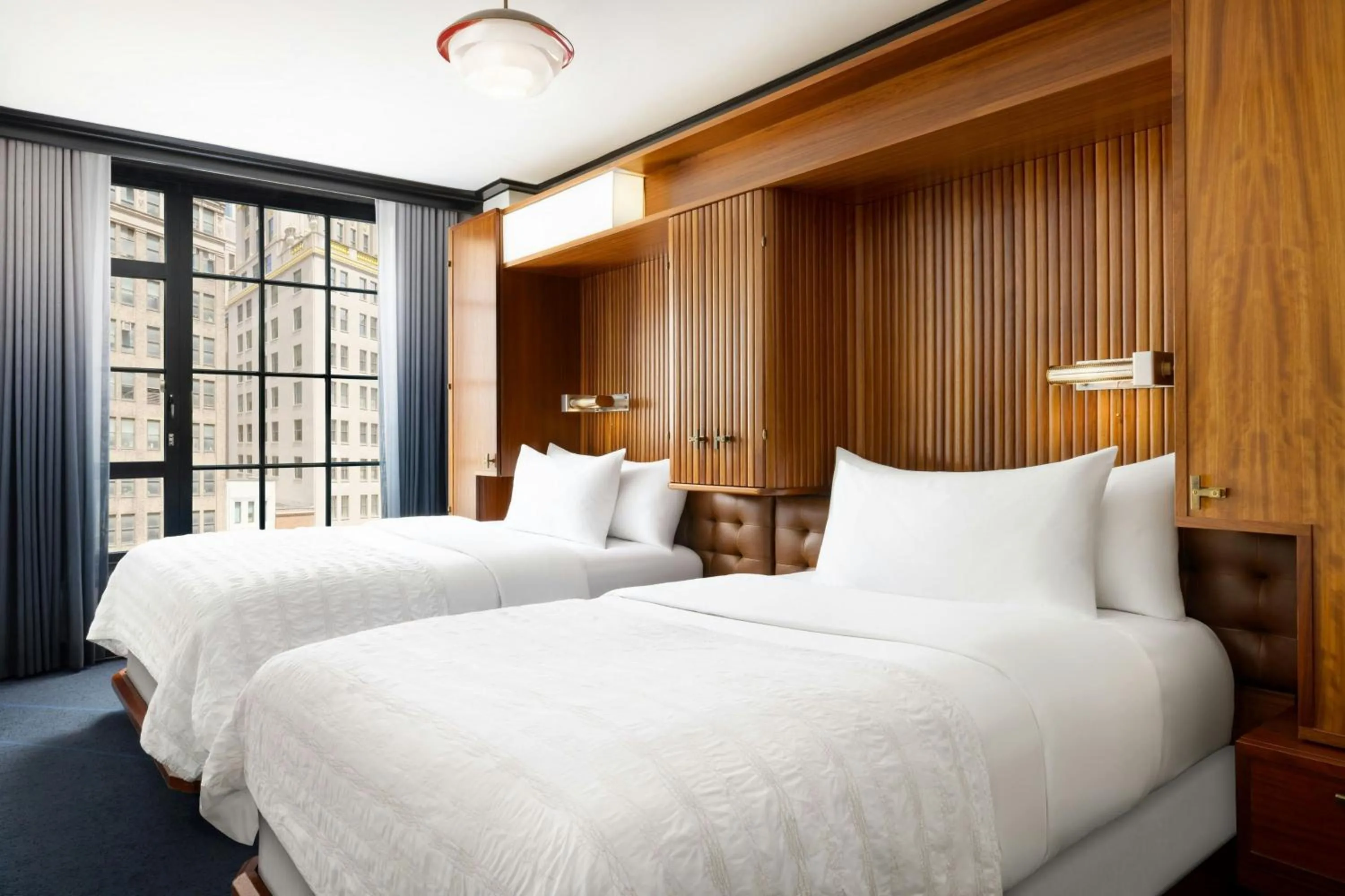 Photo of the whole room, Bed in Le Meridien New York, Central Park
