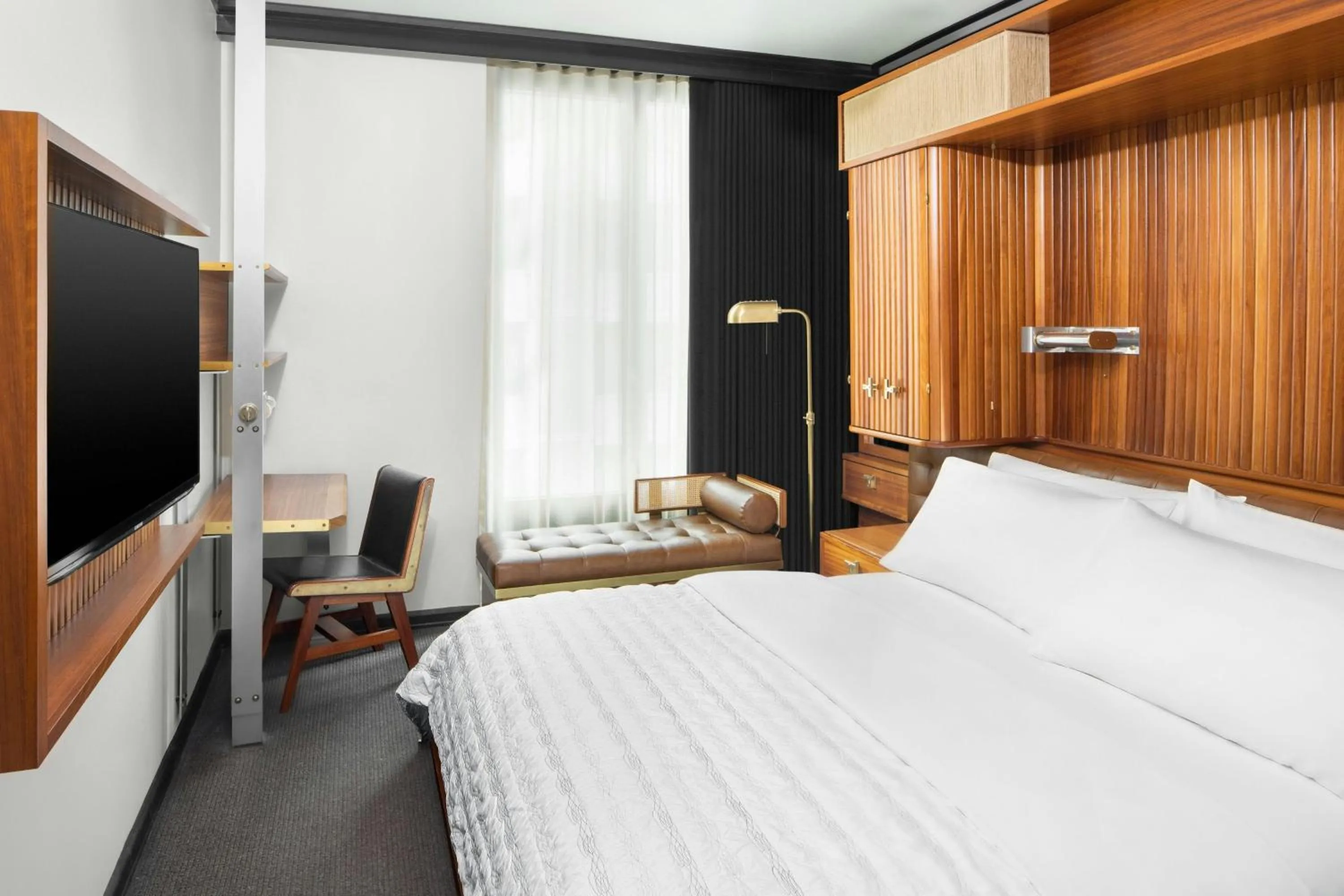 Photo of the whole room, Bed in Le Meridien New York, Central Park