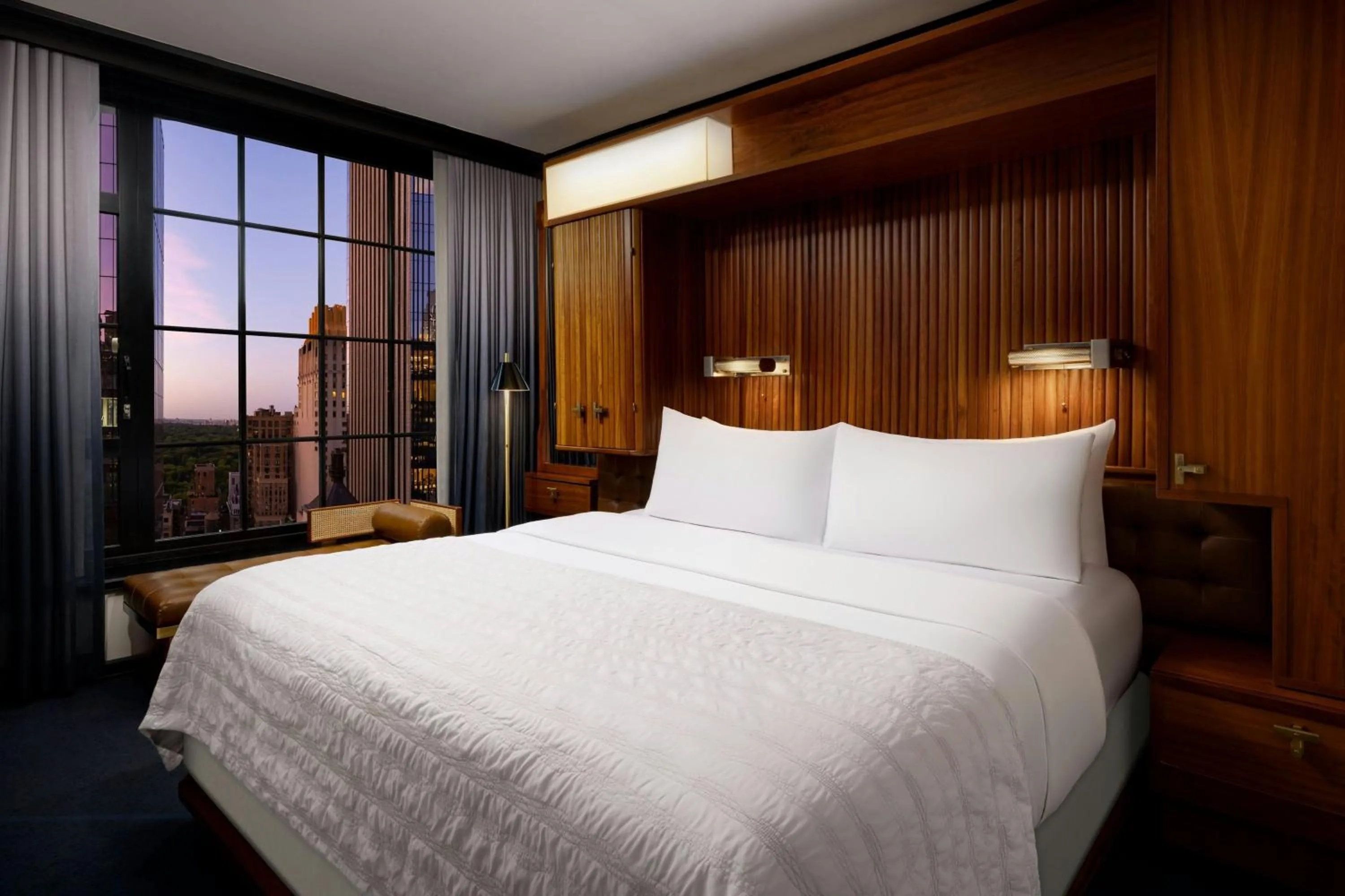 Photo of the whole room, Bed in Le Meridien New York, Central Park
