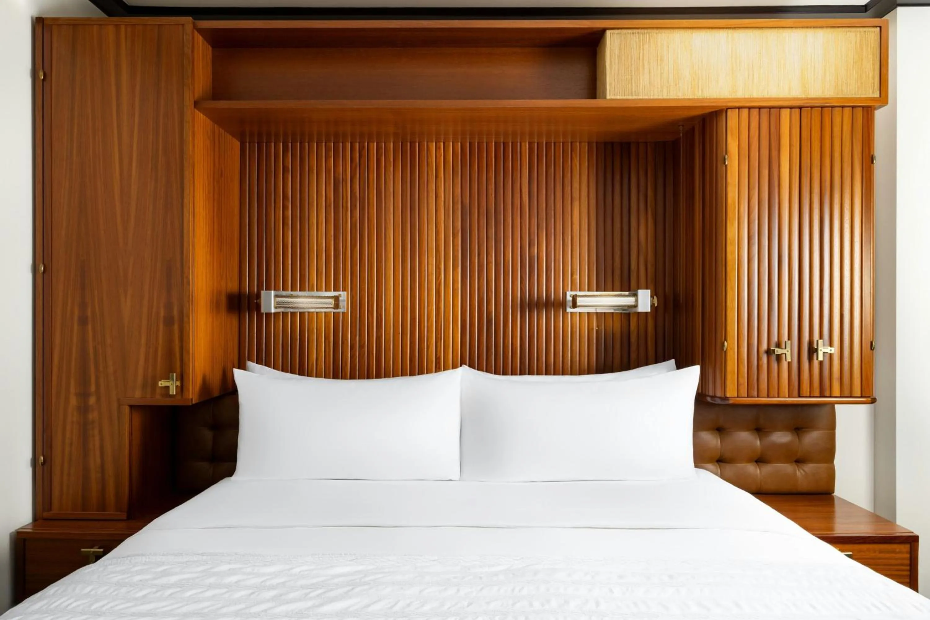 Photo of the whole room, Bed in Le Meridien New York, Central Park