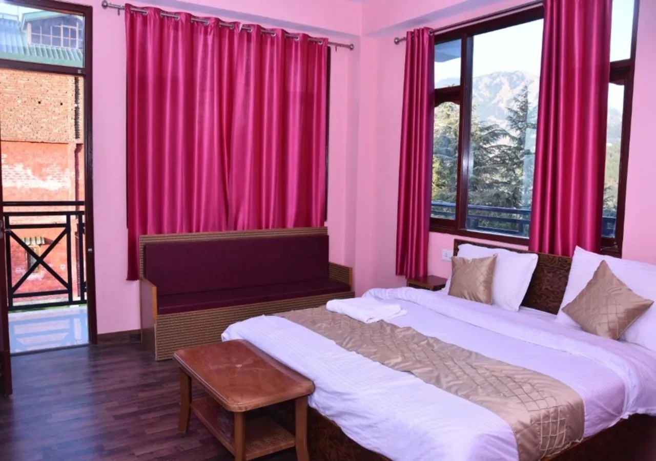 Bedroom in Whistling Alpines