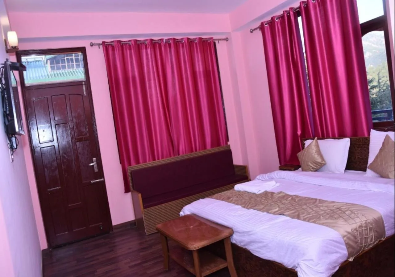 Bedroom in Whistling Alpines