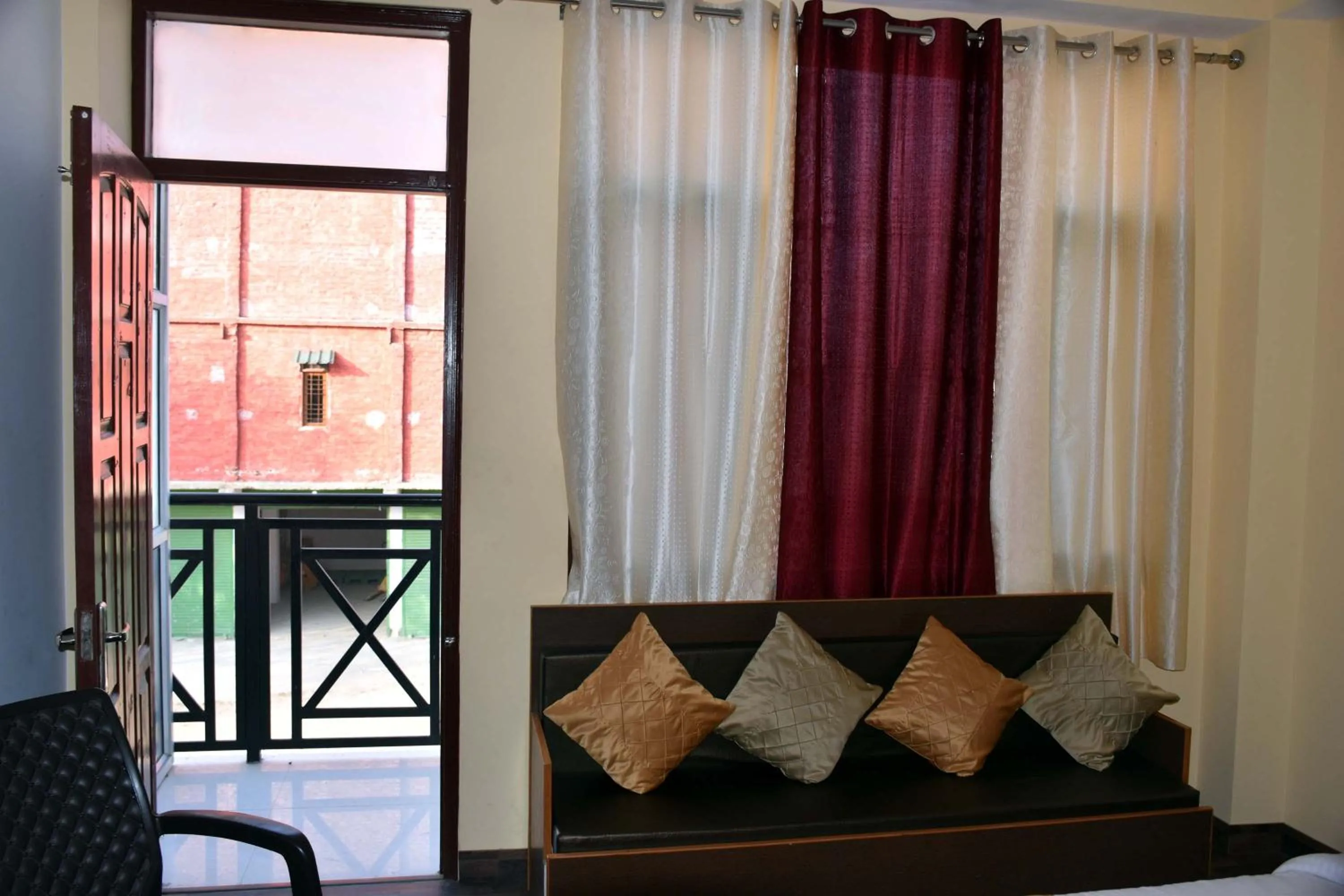 Seating area in Whistling Alpines