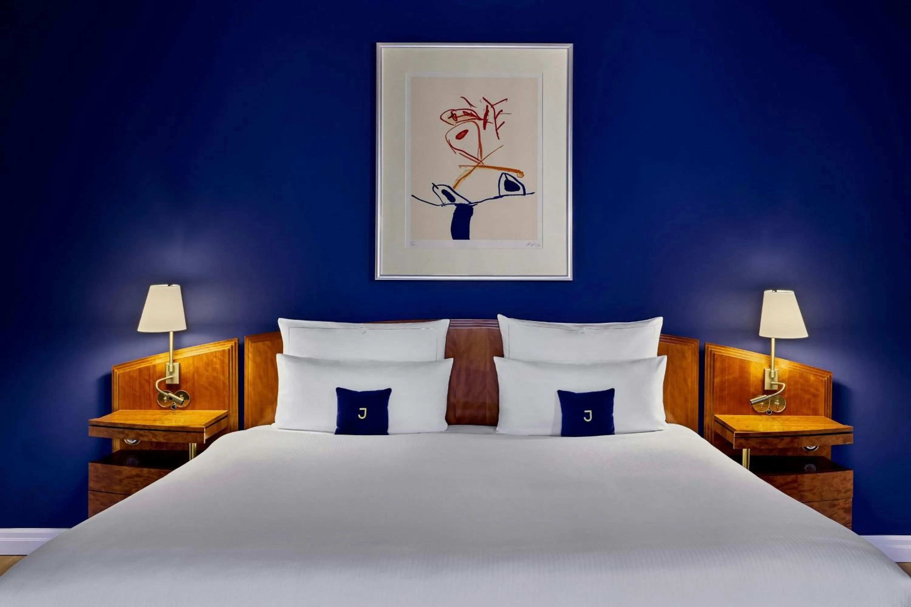 Photo of the whole room, Bed in Louis C Jacob, Hamburg, Autograph Collection