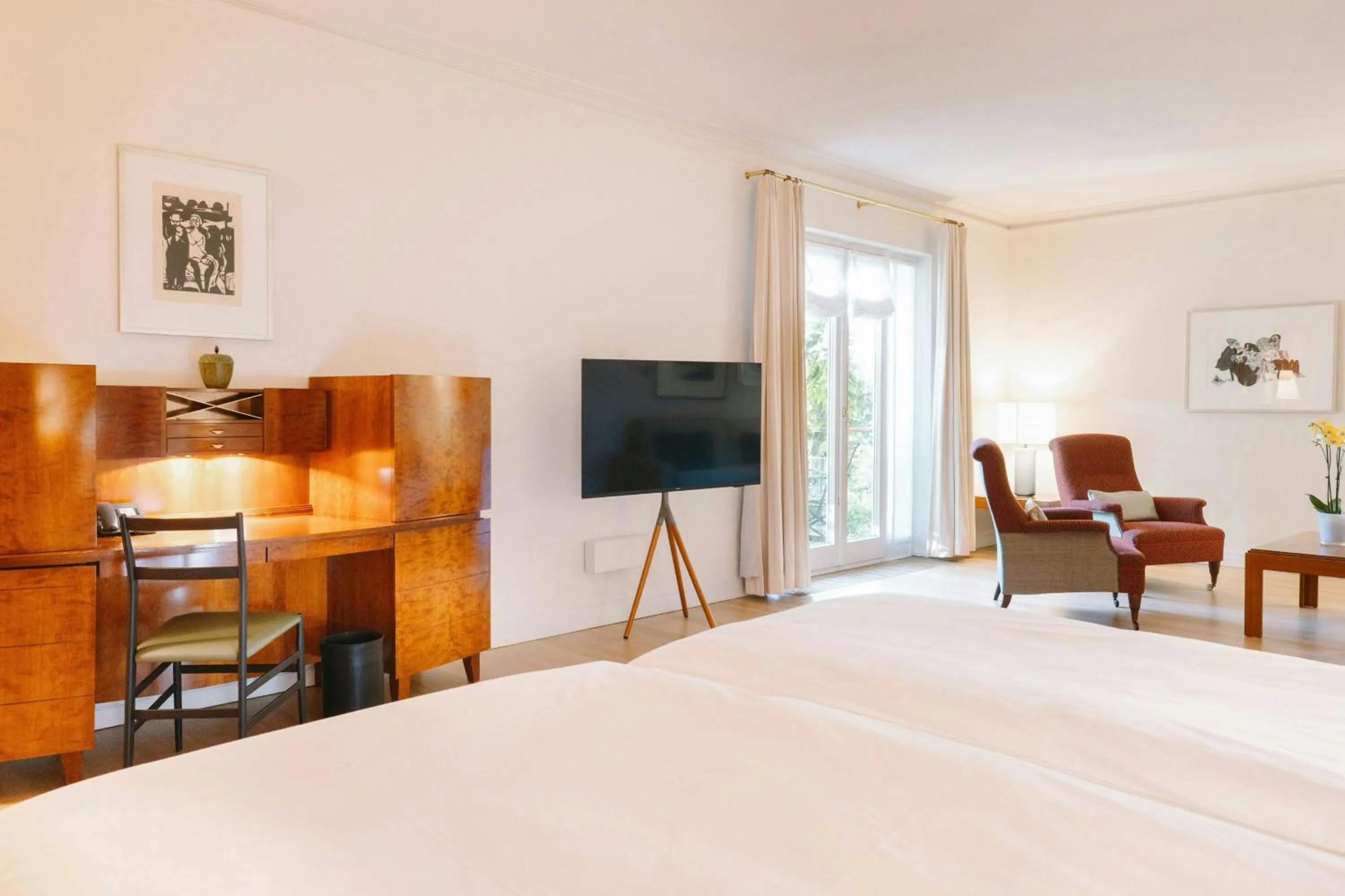 Photo of the whole room, Bed in Louis C Jacob, Hamburg, Autograph Collection