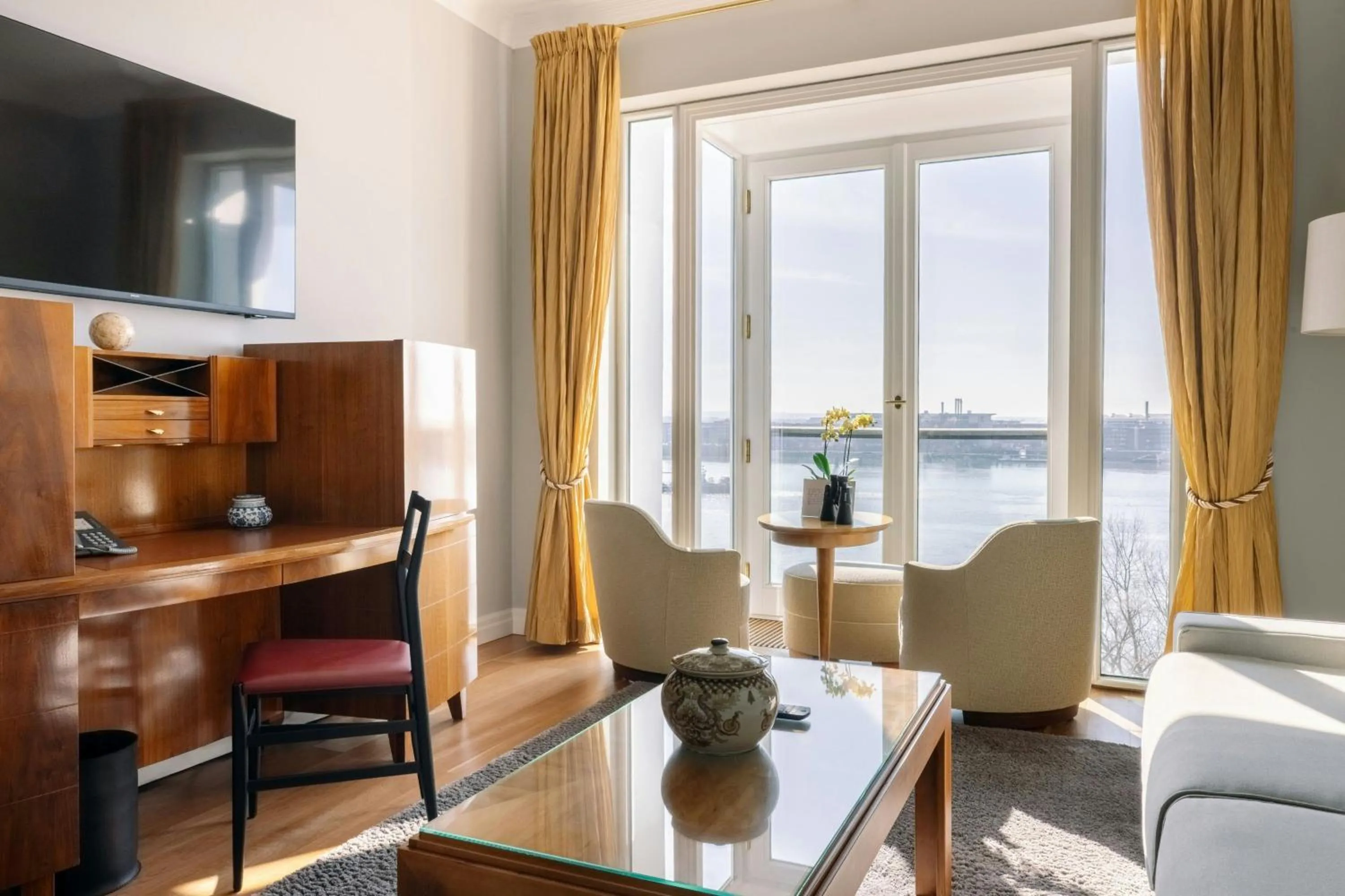 Photo of the whole room in Louis C Jacob, Hamburg, Autograph Collection