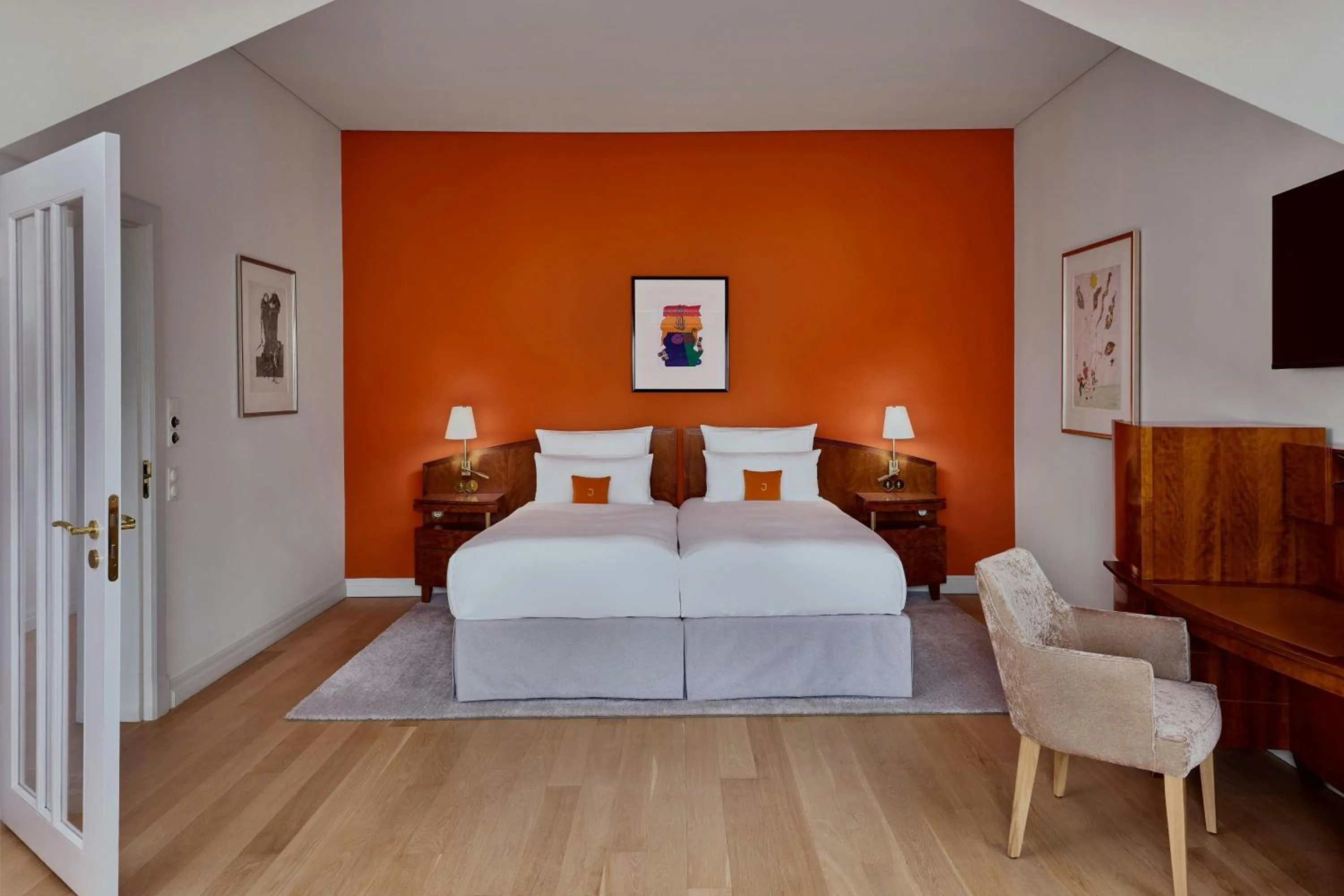 Photo of the whole room, Bed in Louis C Jacob, Hamburg, Autograph Collection