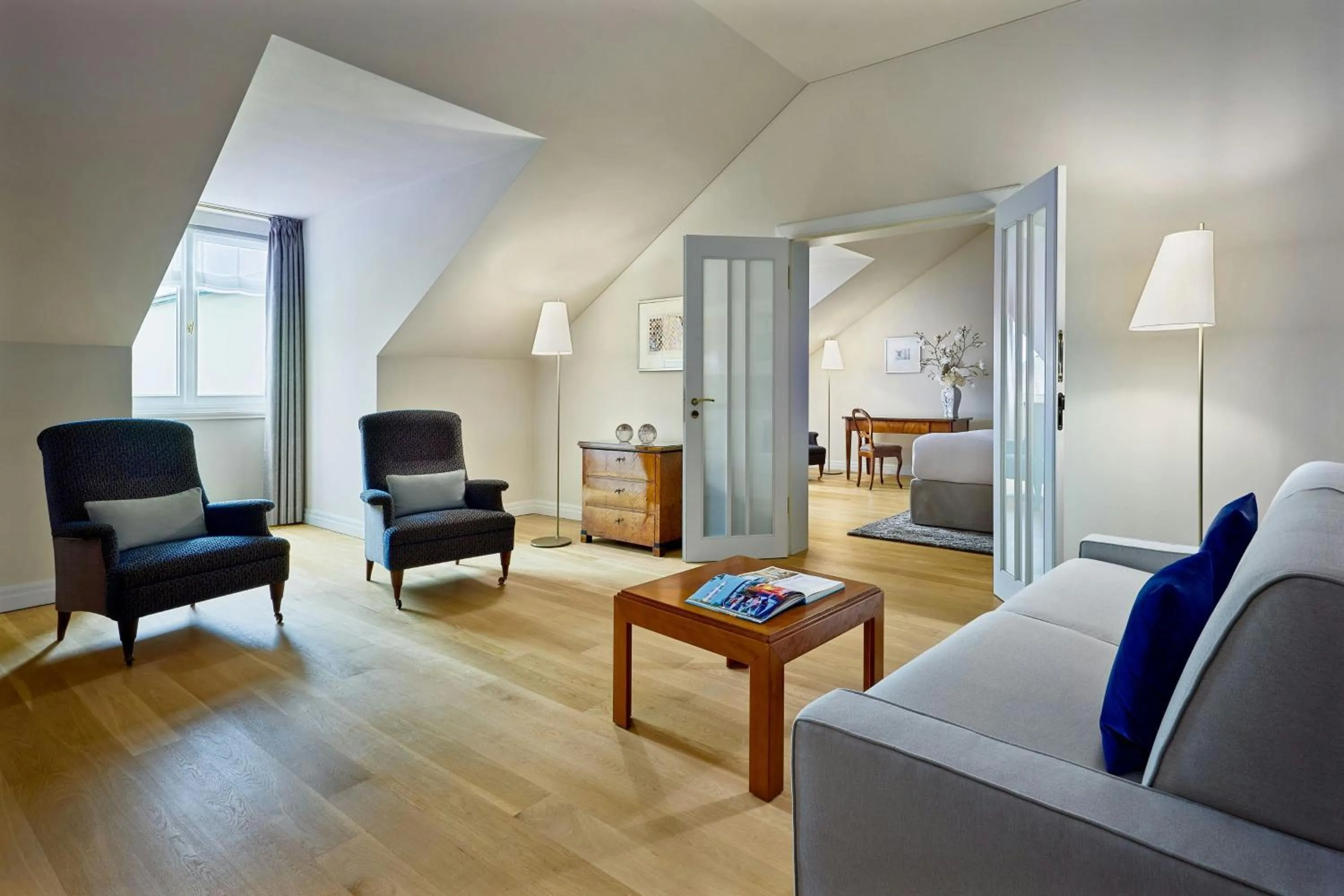 Photo of the whole room in Louis C Jacob, Hamburg, Autograph Collection