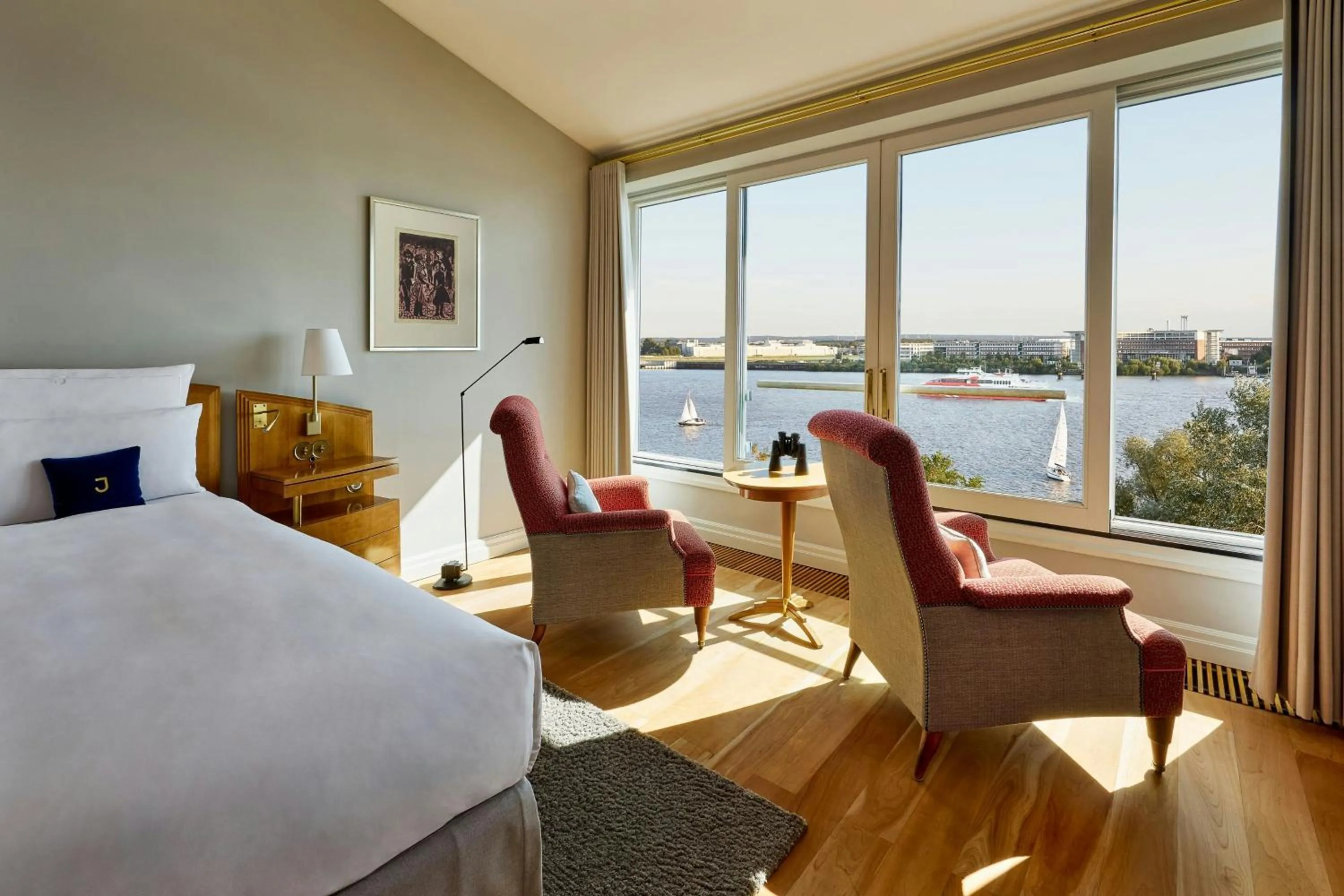 Photo of the whole room, Bed in Louis C Jacob, Hamburg, Autograph Collection