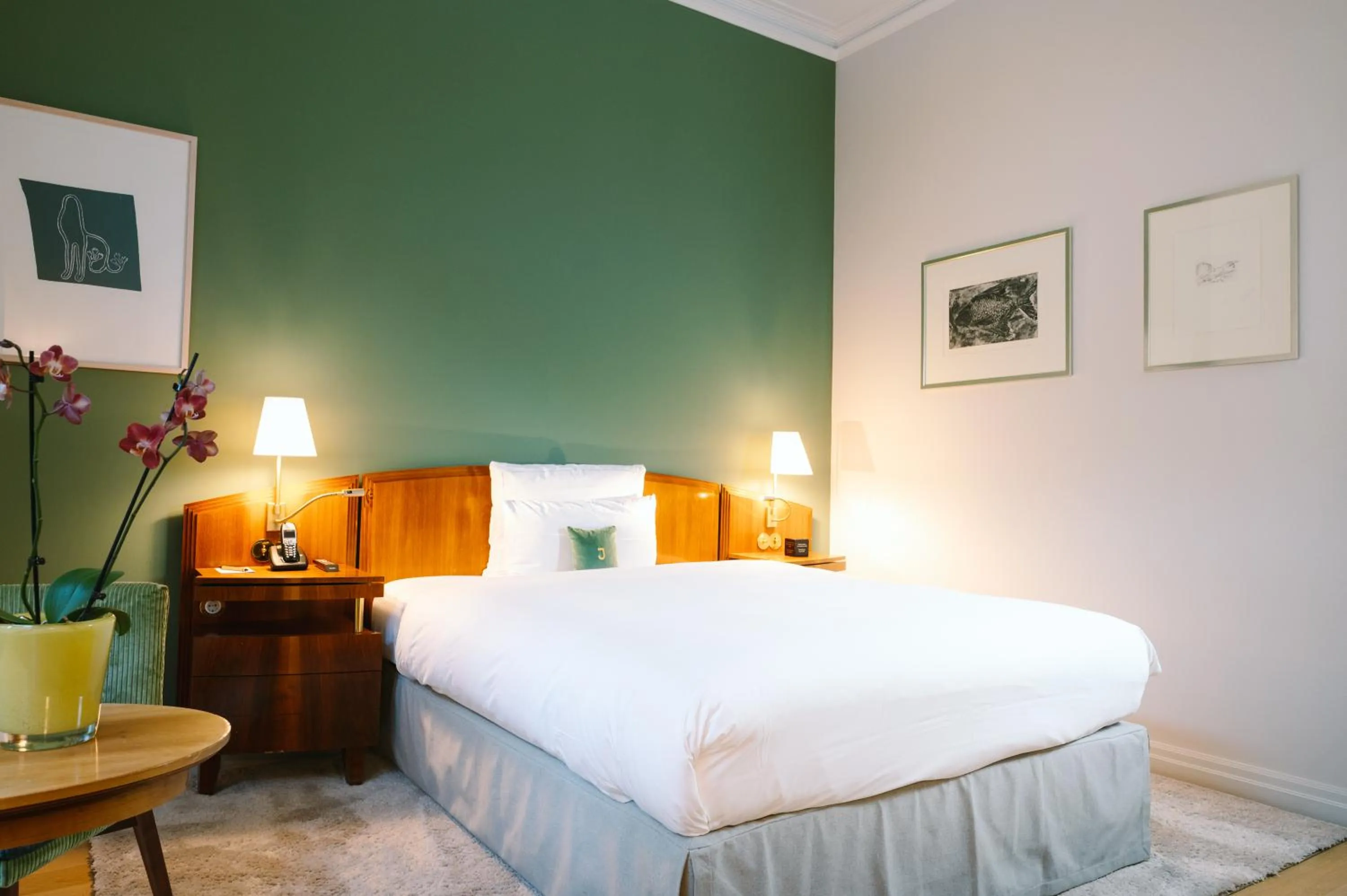 Bedroom, Bed in Louis C Jacob, Hamburg, Autograph Collection