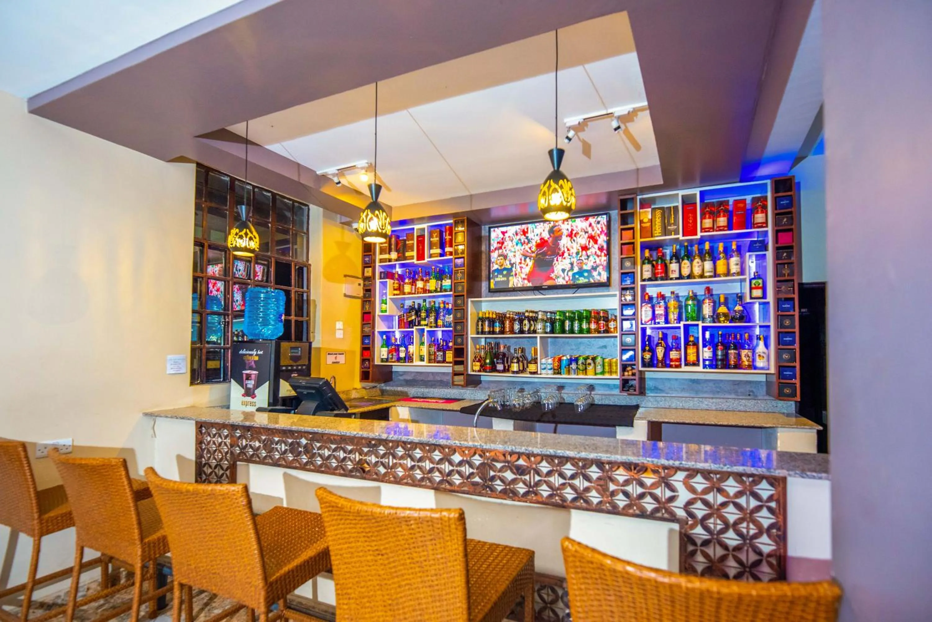 Lounge or bar in Kings Premier Inn