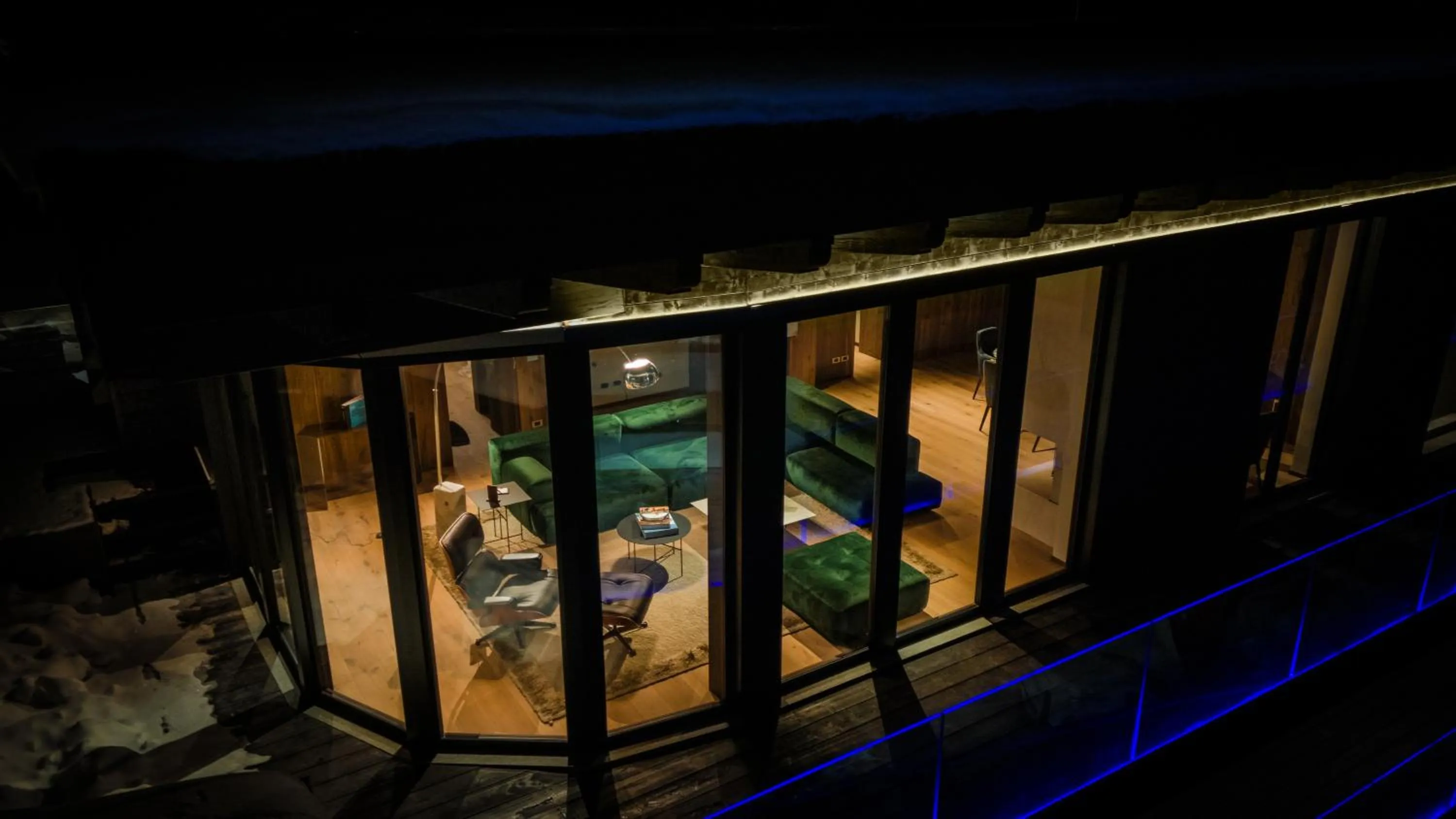 Night in Hotel al Piolet