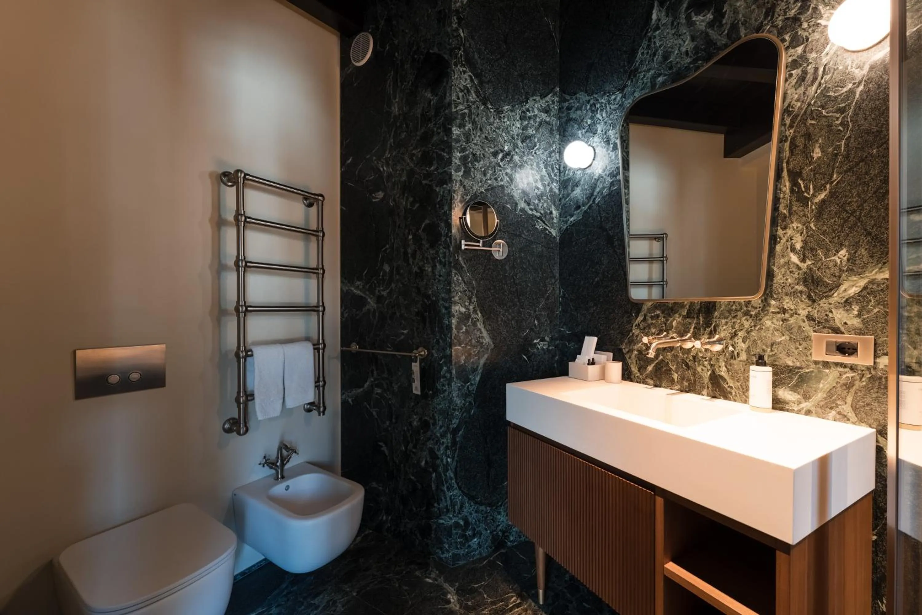 Bathroom in Hotel al Piolet