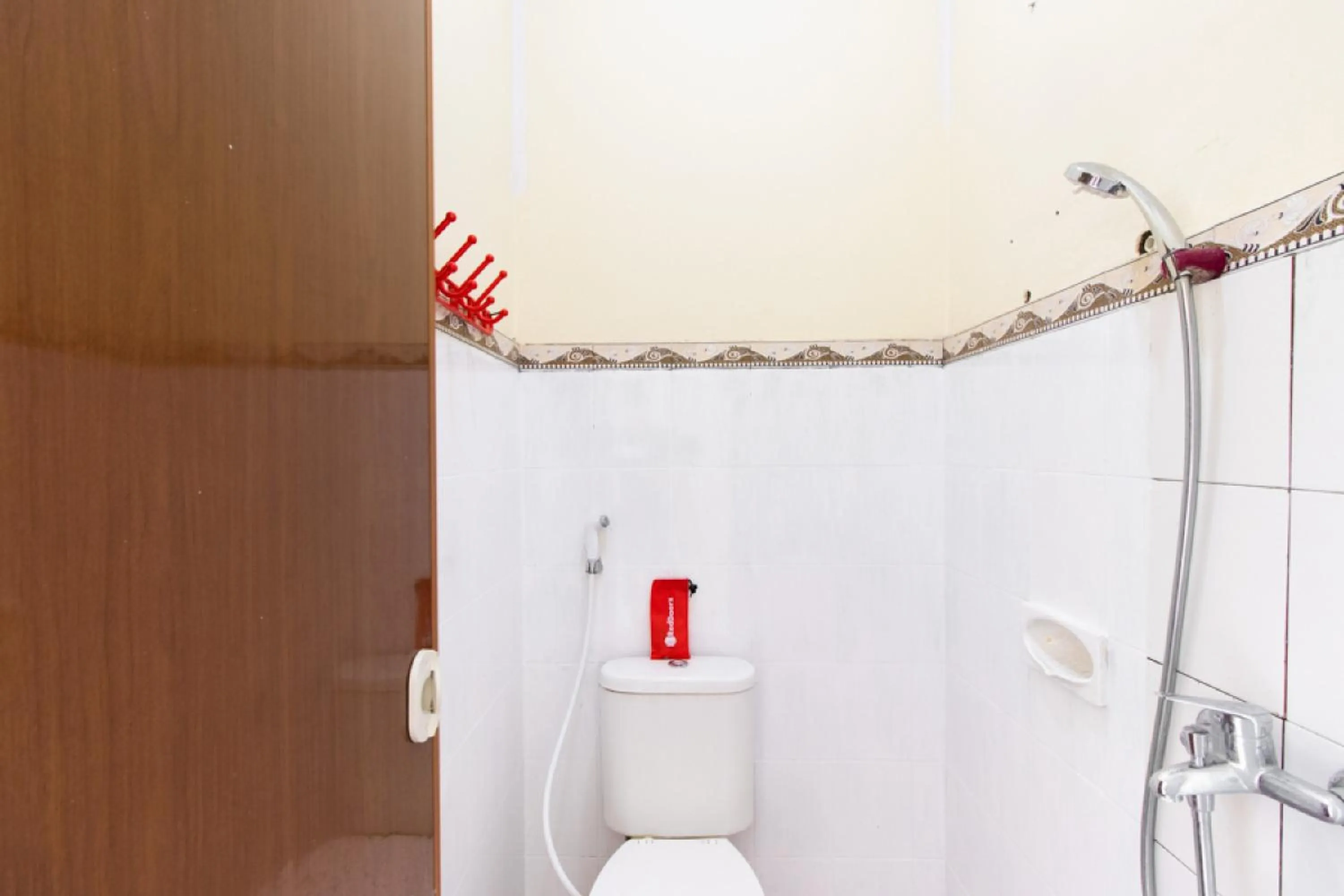 Bathroom in RedDoorz @ Raya Janti Yogyakarta