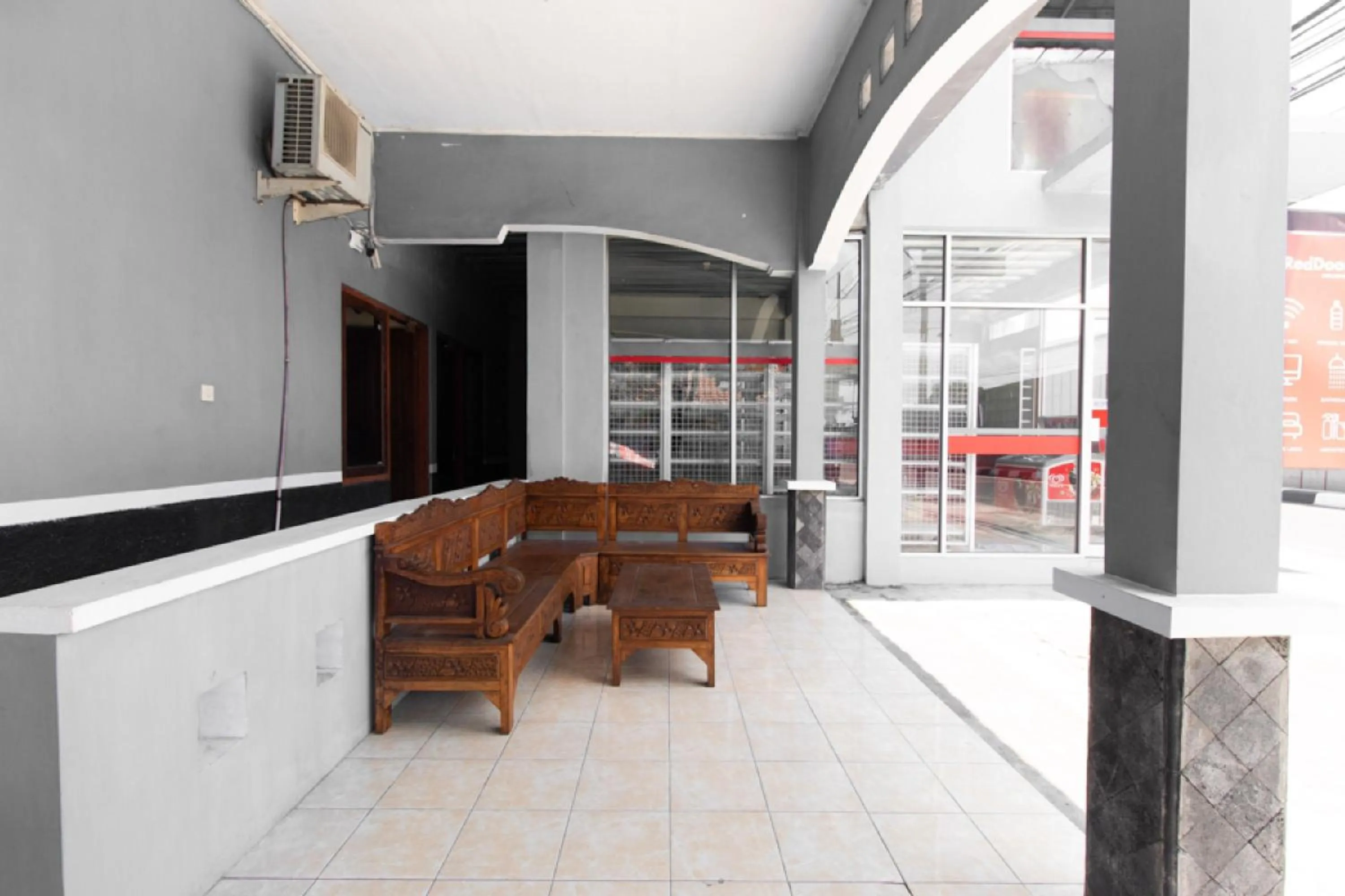 Living room in RedDoorz @ Raya Janti Yogyakarta