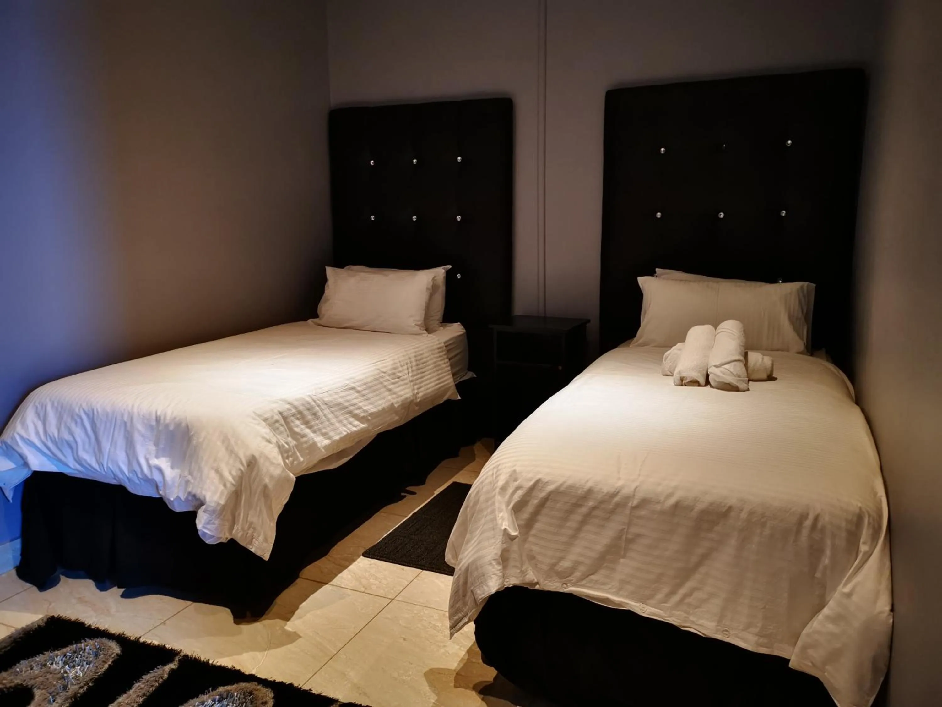 Bed in Green Olive Panorama