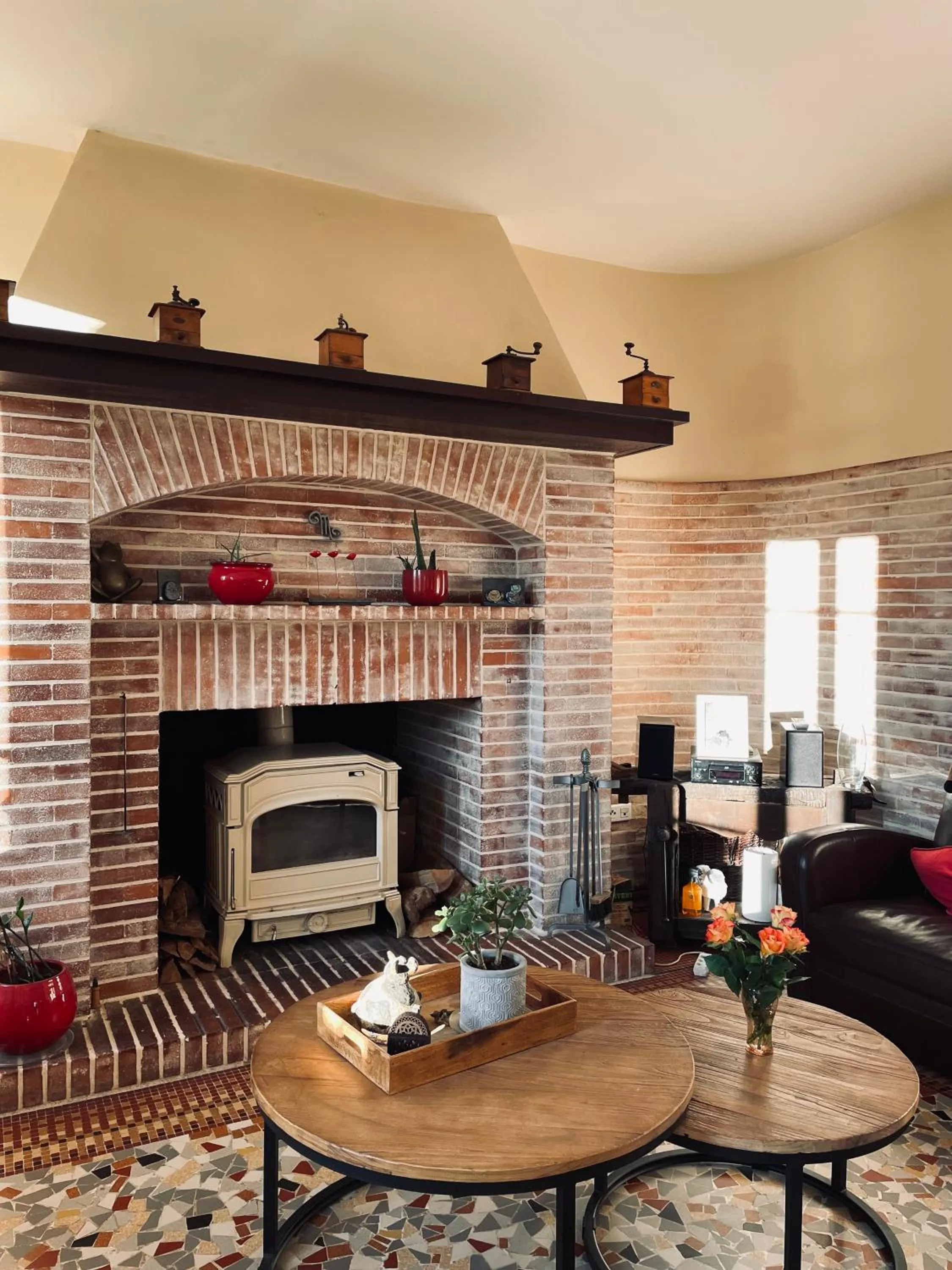 Internal: Not applicable to any particular room in La Mélanotte