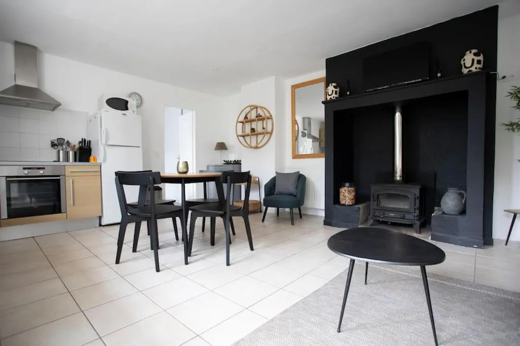 Internal: Not applicable to any particular room in La Mélanotte