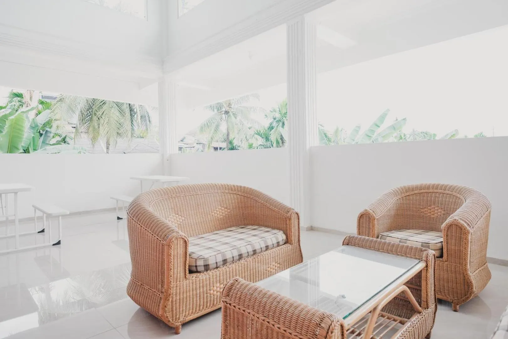 Living room in RedDoorz Syariah near Arafah Hospital Jambi