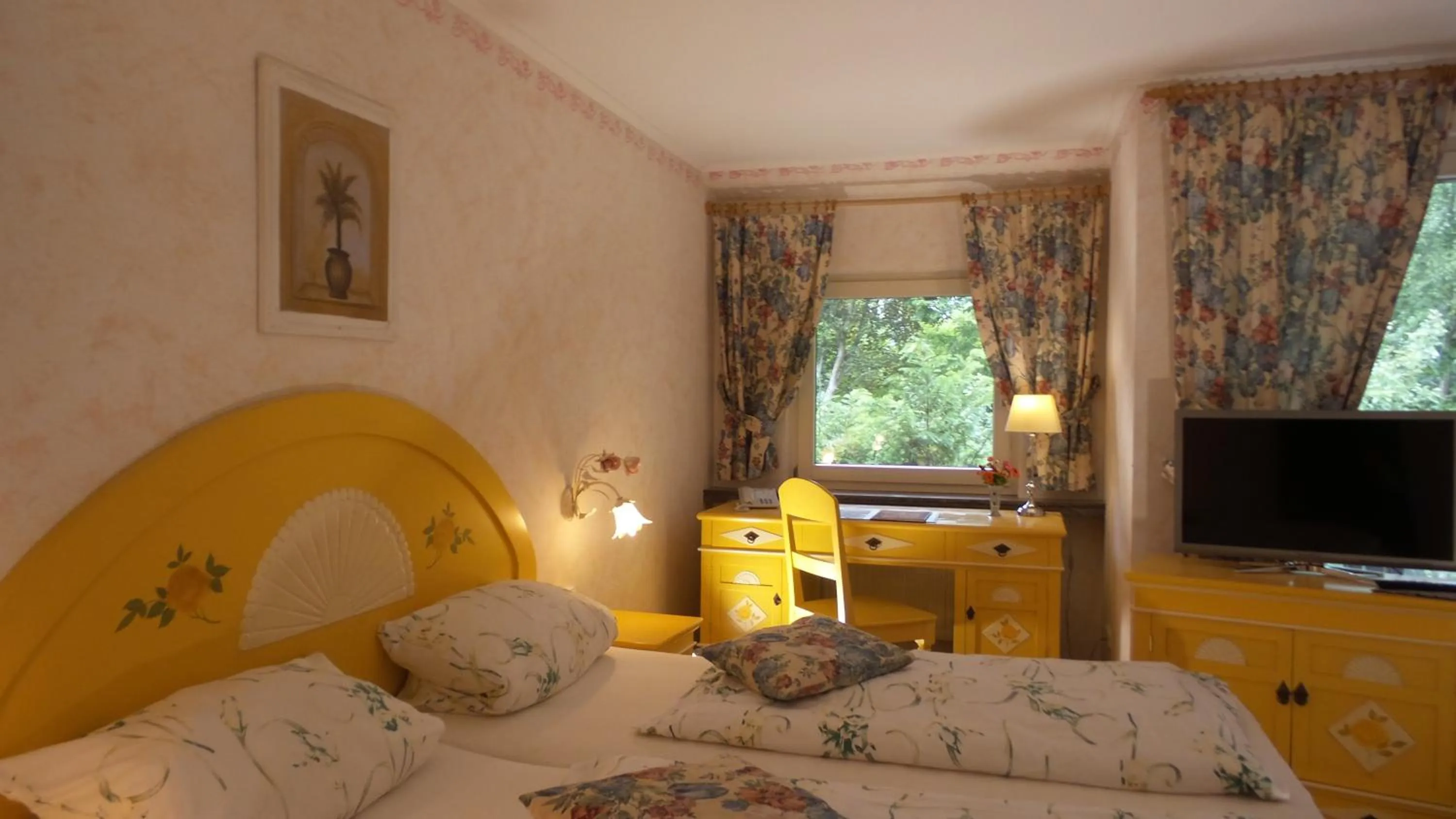 Photo of the whole room, Bed in Hotel Historischer Krug