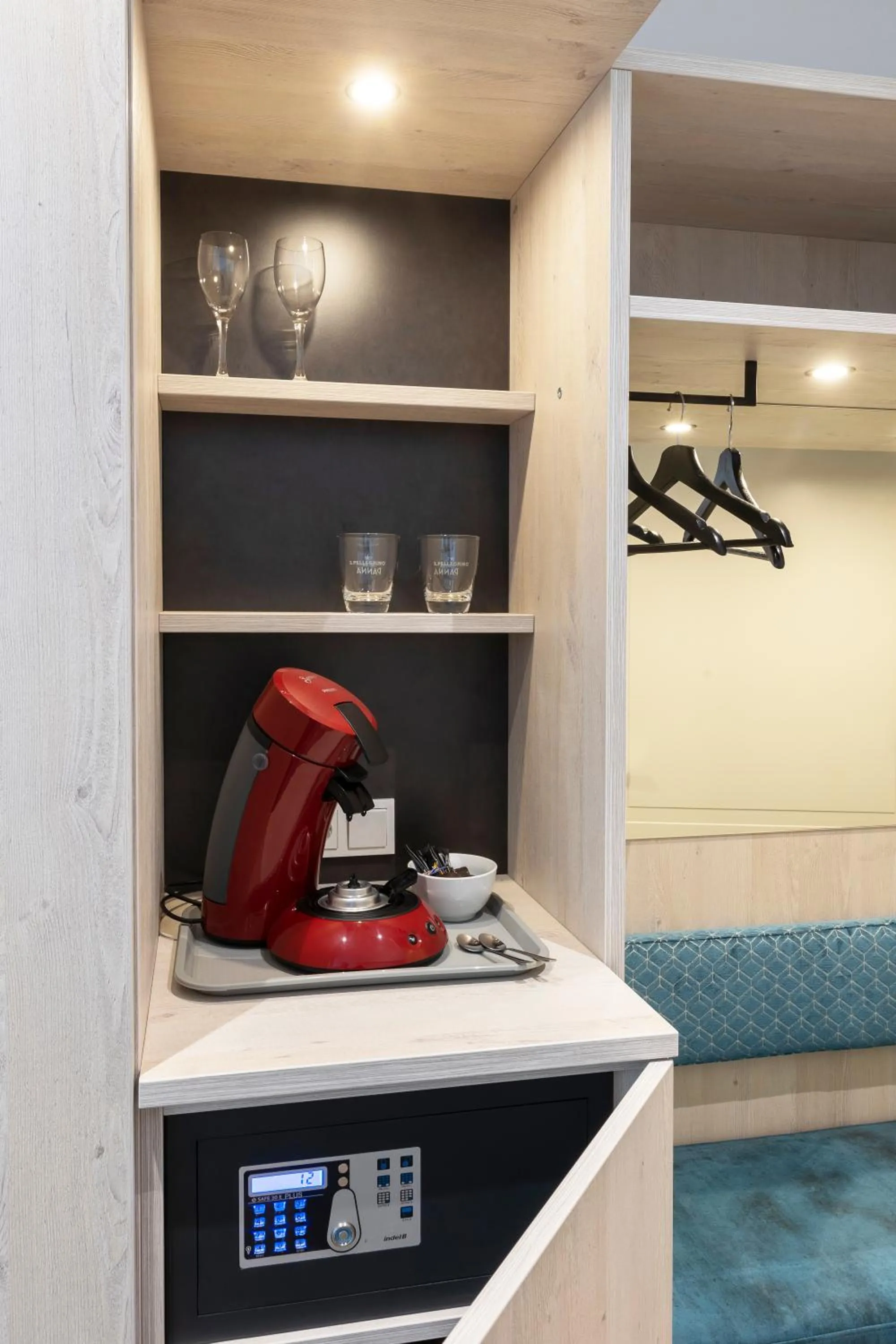 Coffee/tea facilities in Hotel Historischer Krug