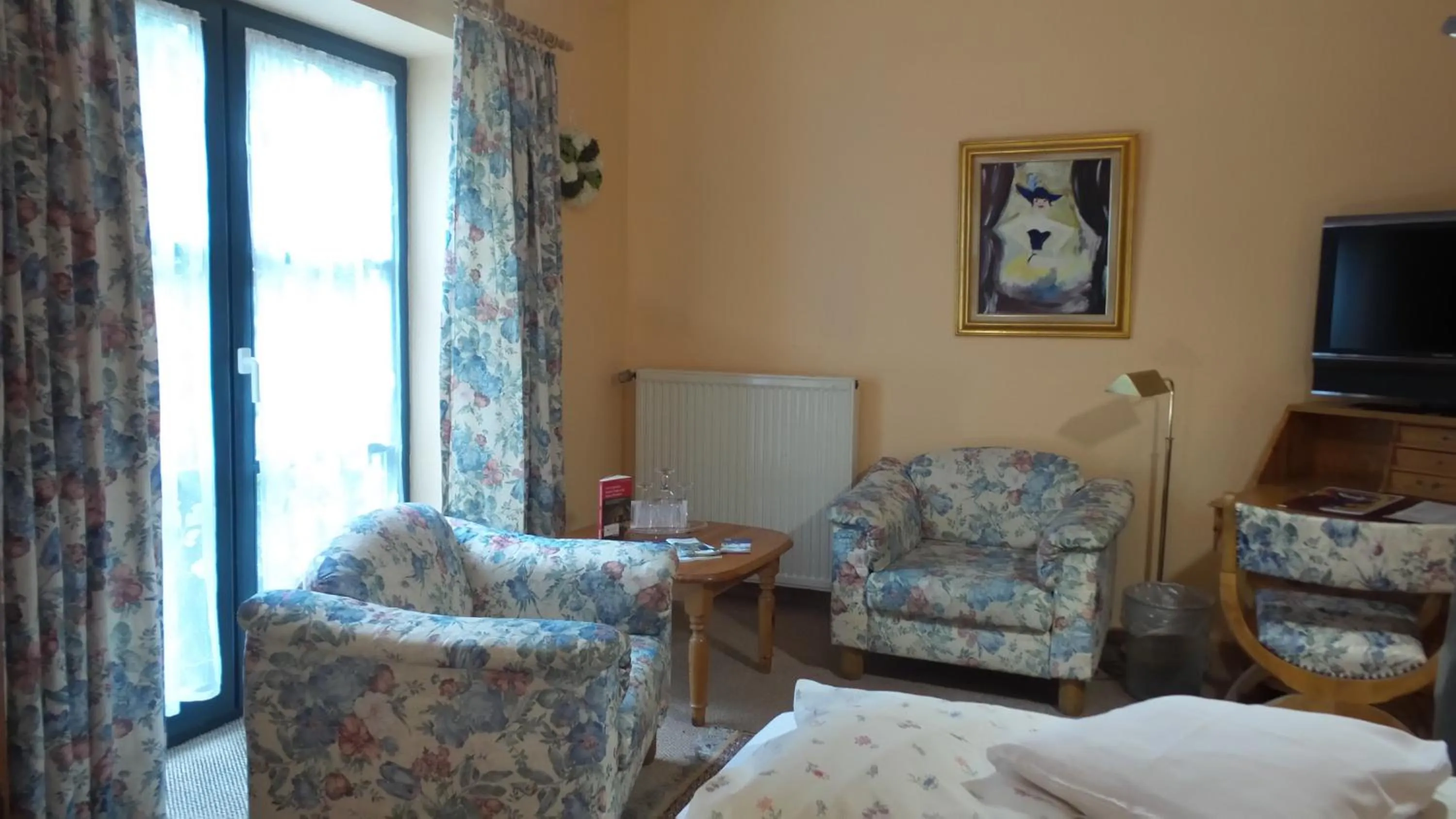 Photo of the whole room in Hotel Historischer Krug