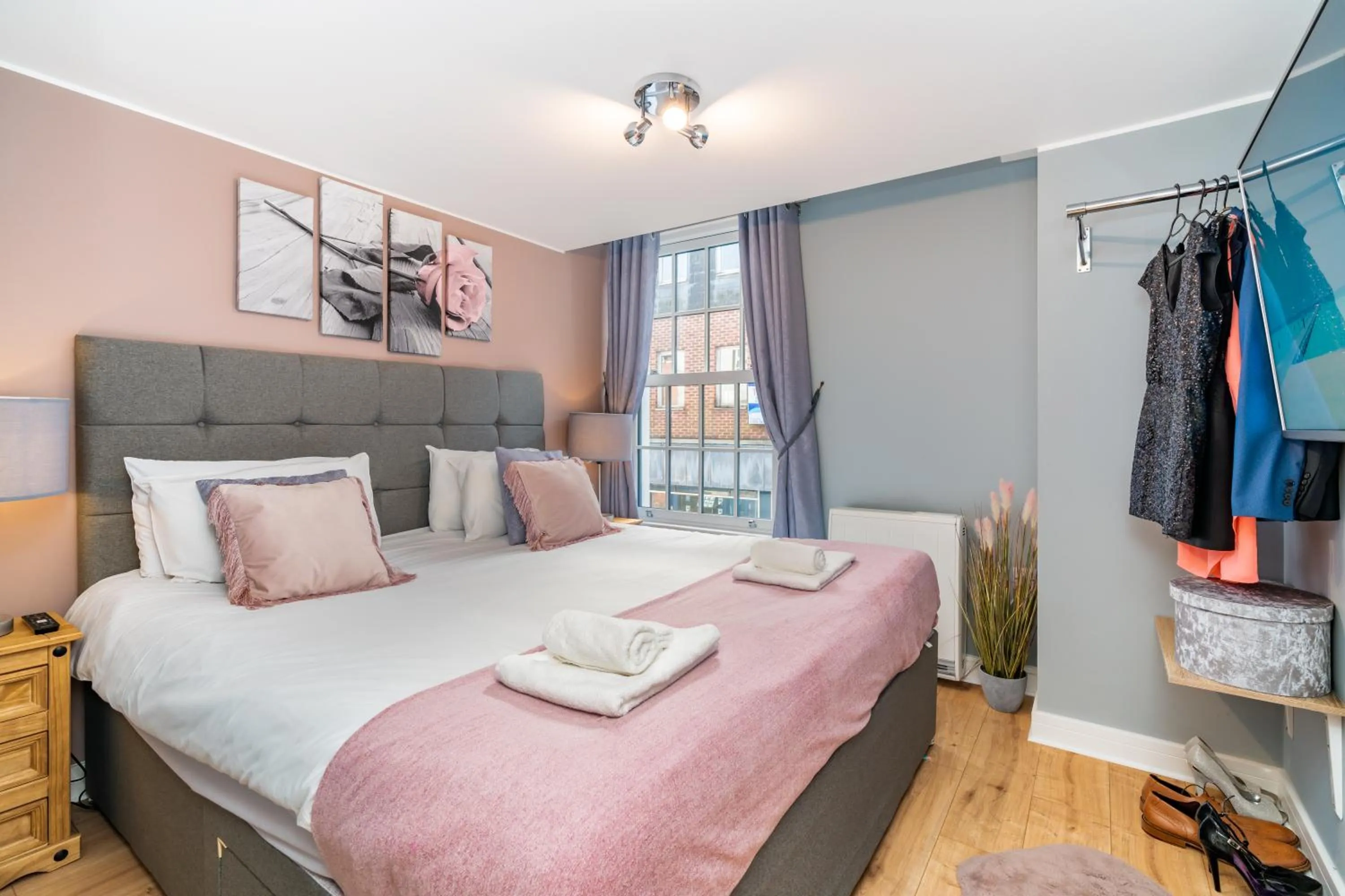 Bed in Central Apartment With 55” Smart TV+Netflix