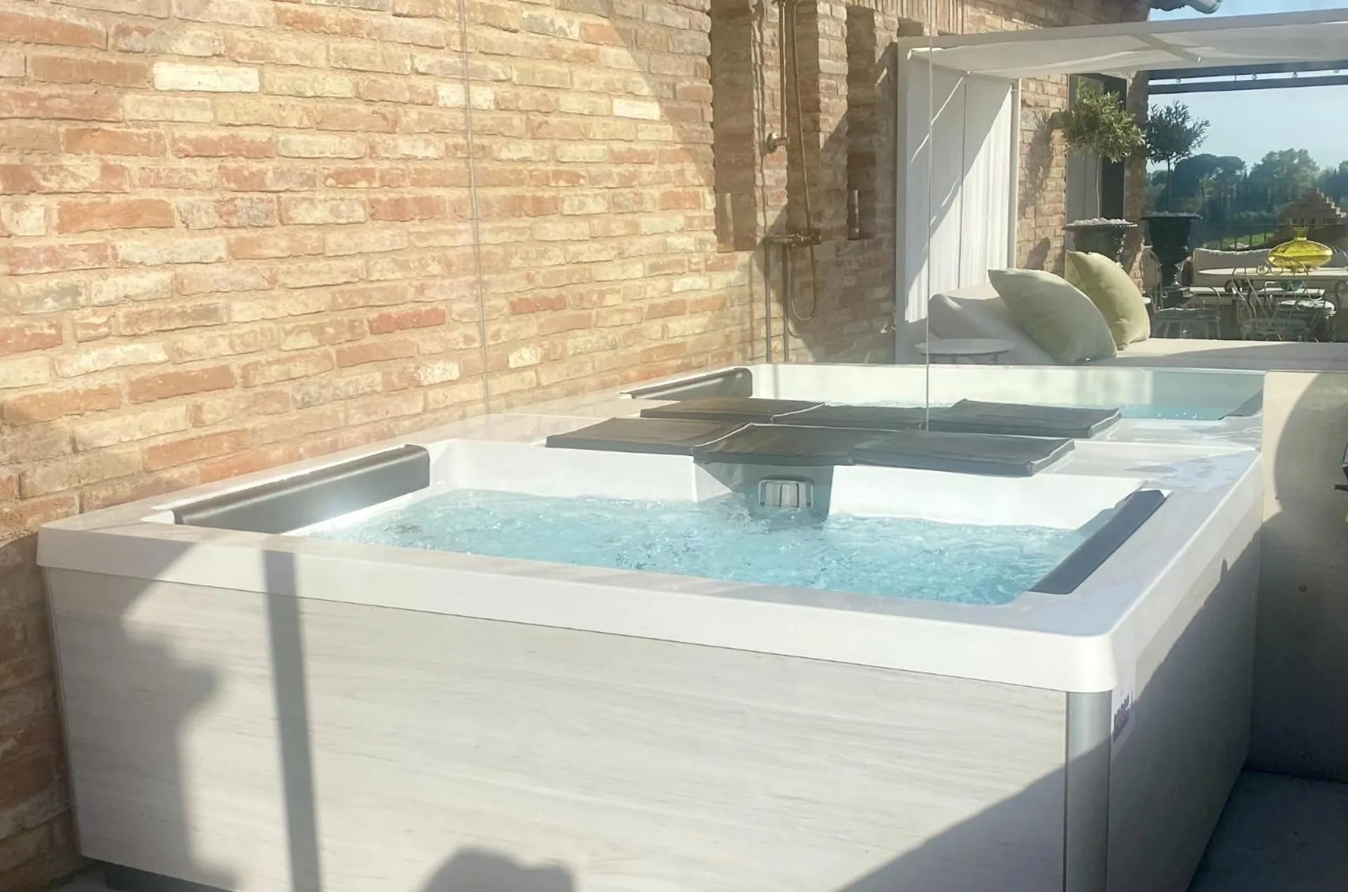 Hot Tub in Borgo 69 Villas & Suites
