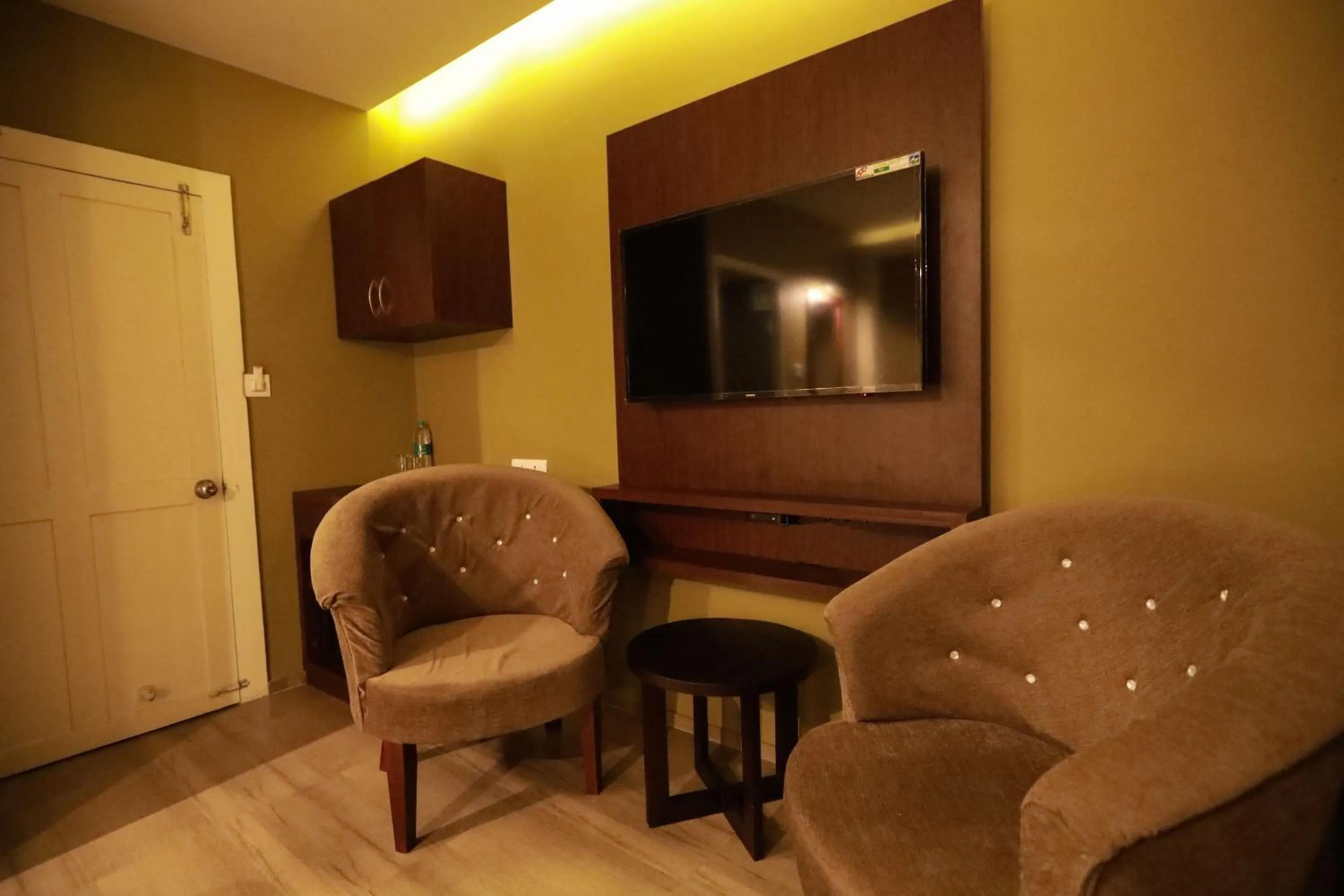 TV and multimedia in GoGo Land Resort & Adventurous Sports