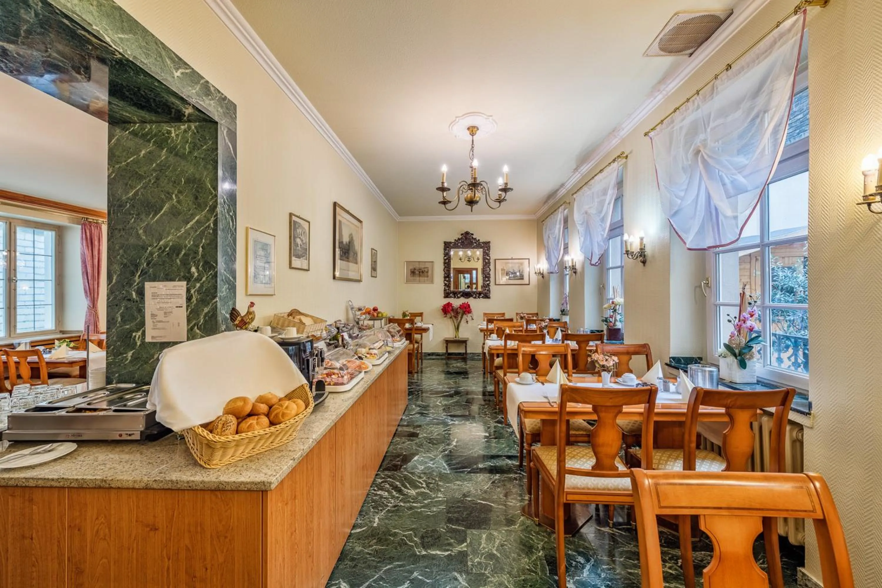 Buffet breakfast in Hotel Windsor