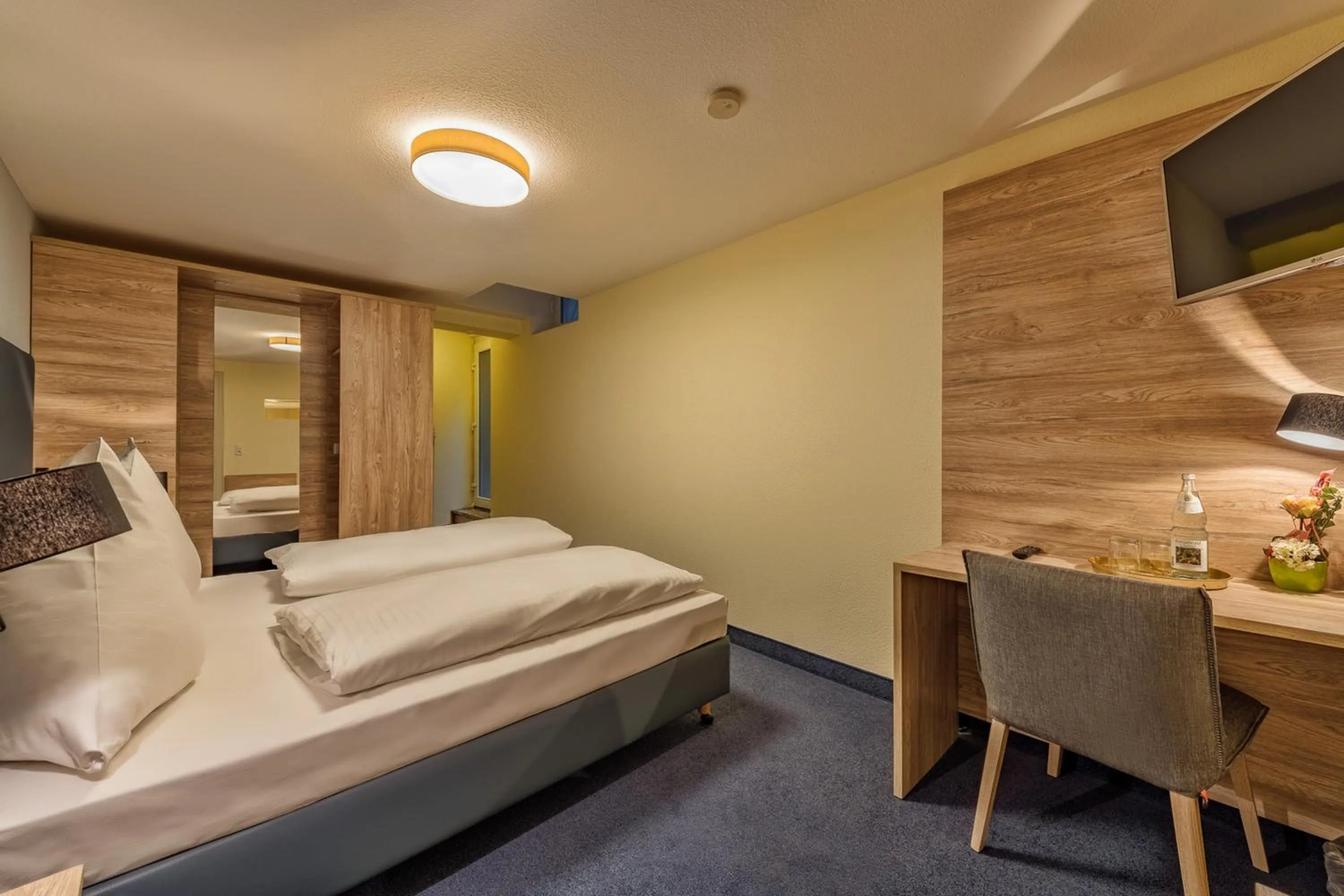 Photo of the whole room, Bed in Hotel Windsor