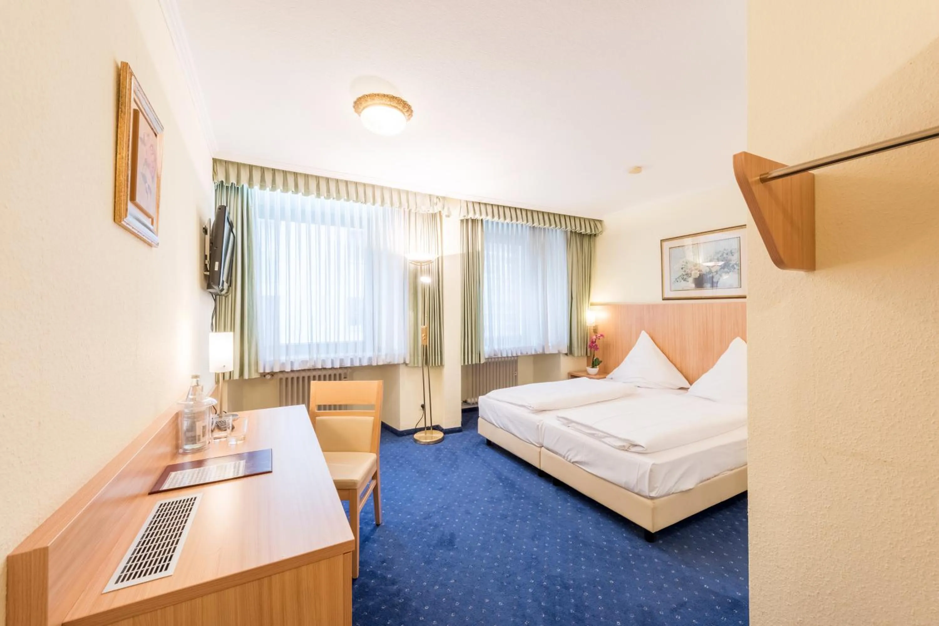 Photo of the whole room, Bed in Hotel Windsor