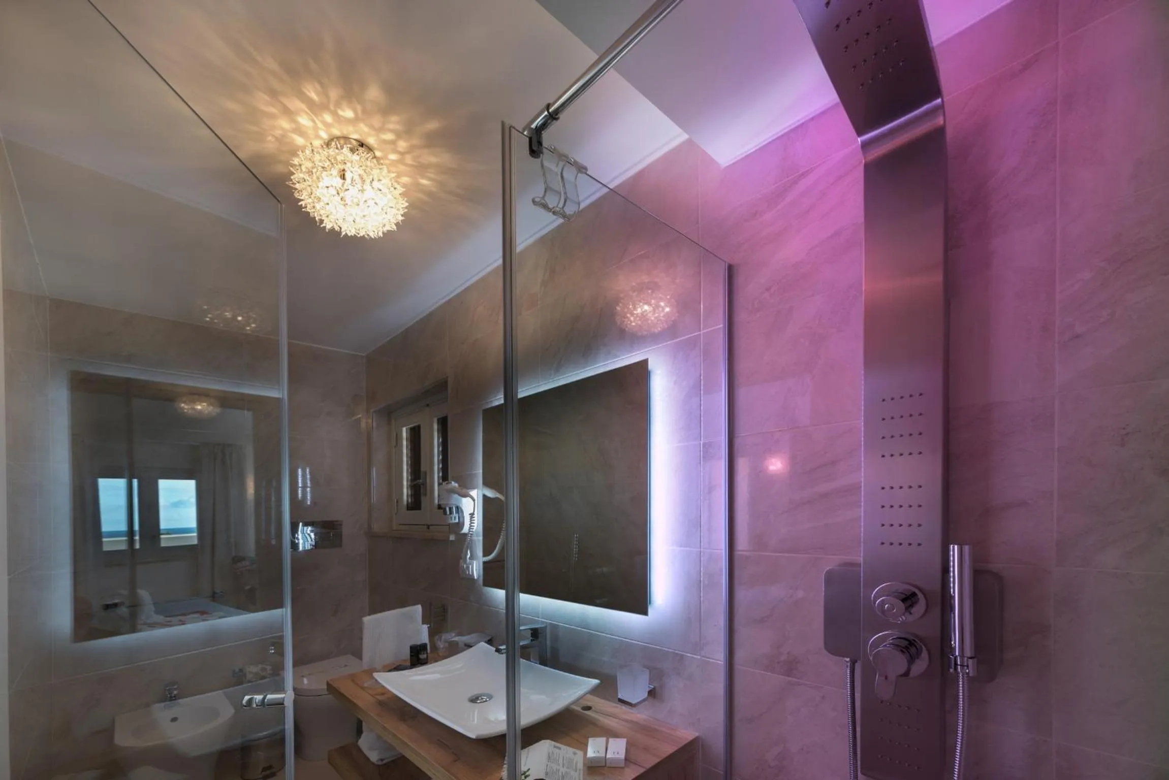 Bathroom in Artemide Hotel