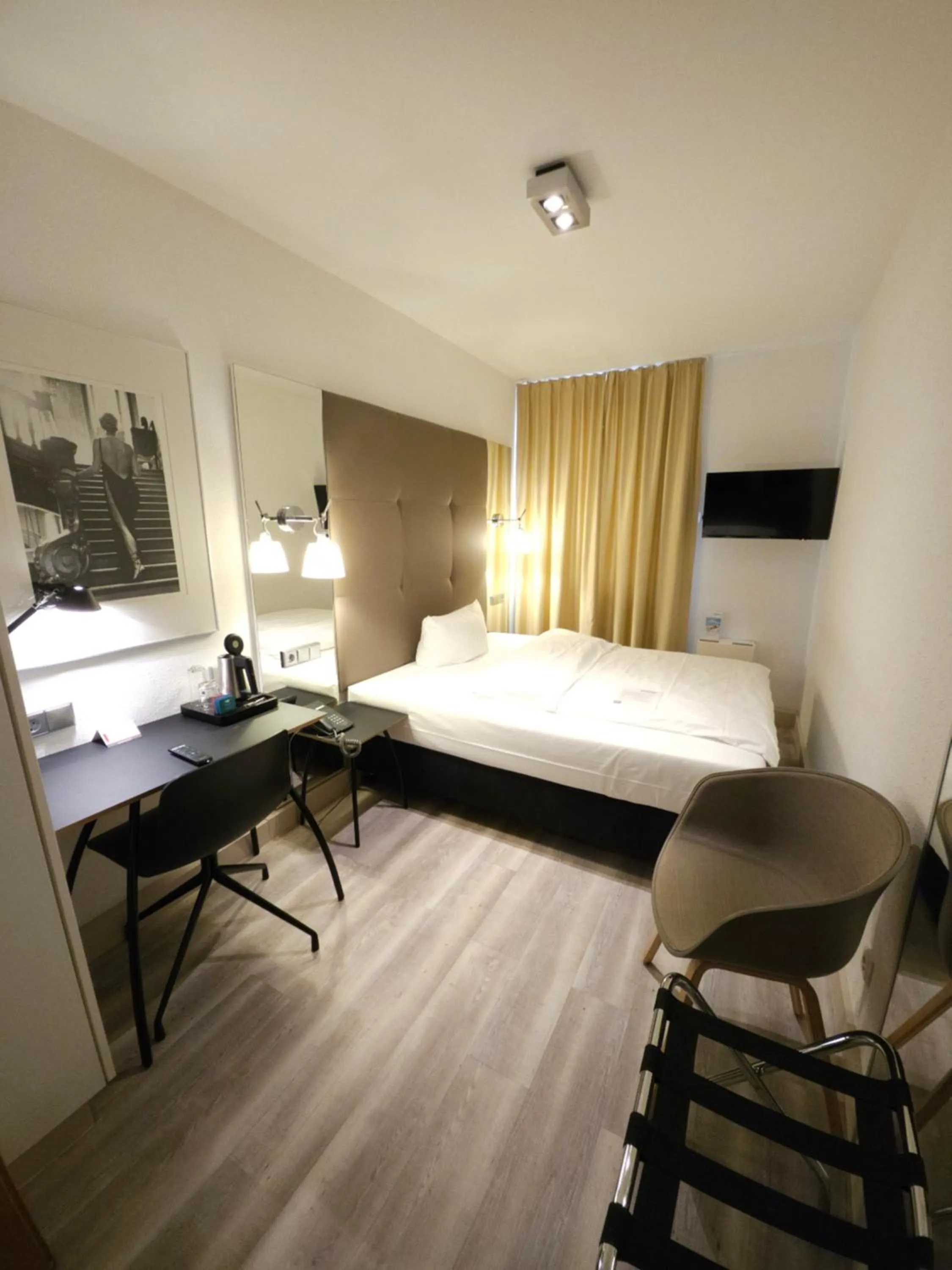 Photo of the whole room, Bed in Hotel Amadeus